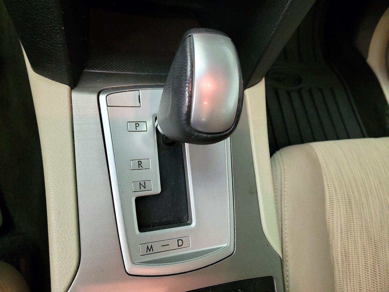 2014 Subaru Legacy 2.5i Premium - Photo 17