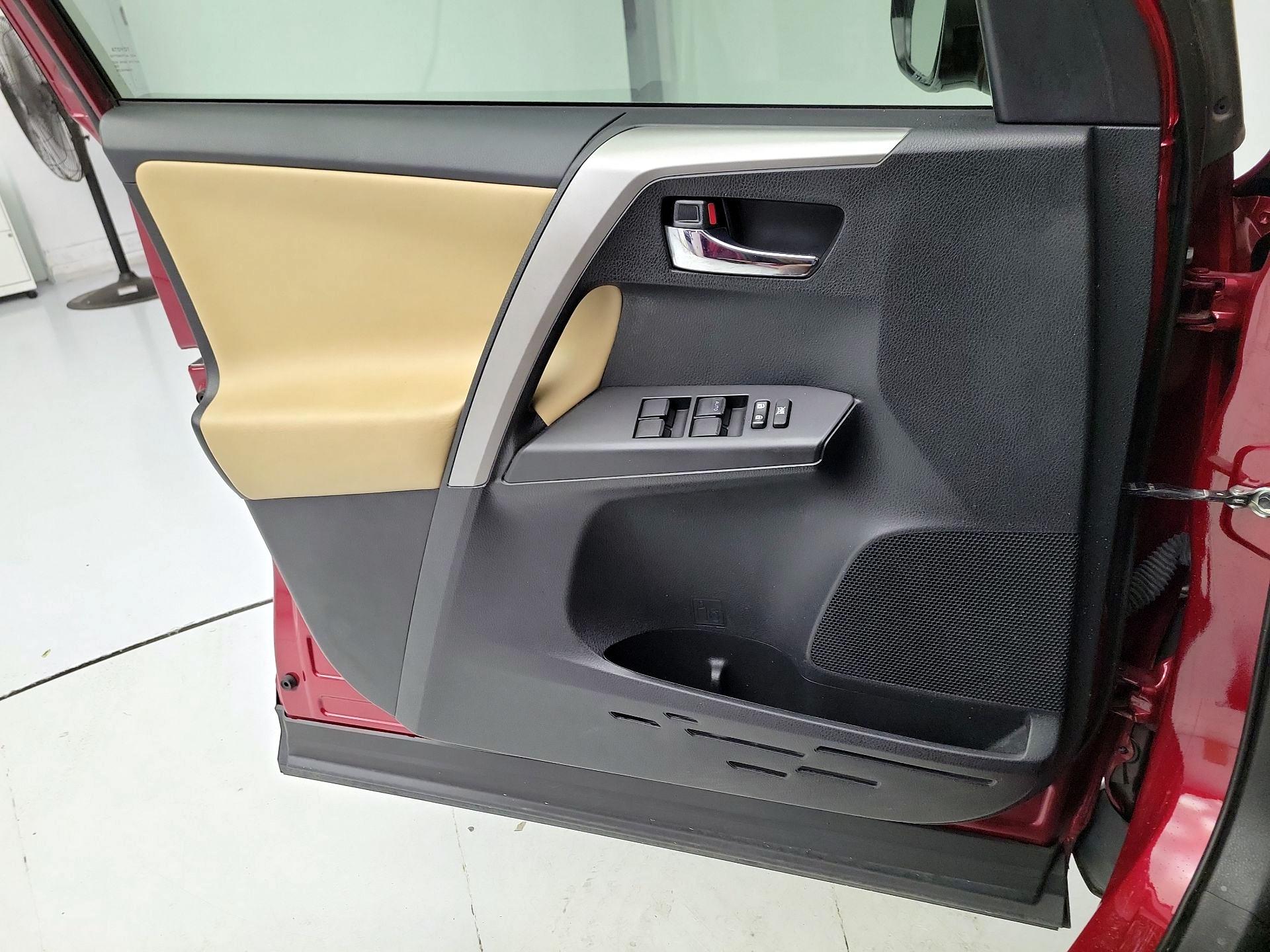 Thumbnail: 2018 Toyota RAV4 - 12