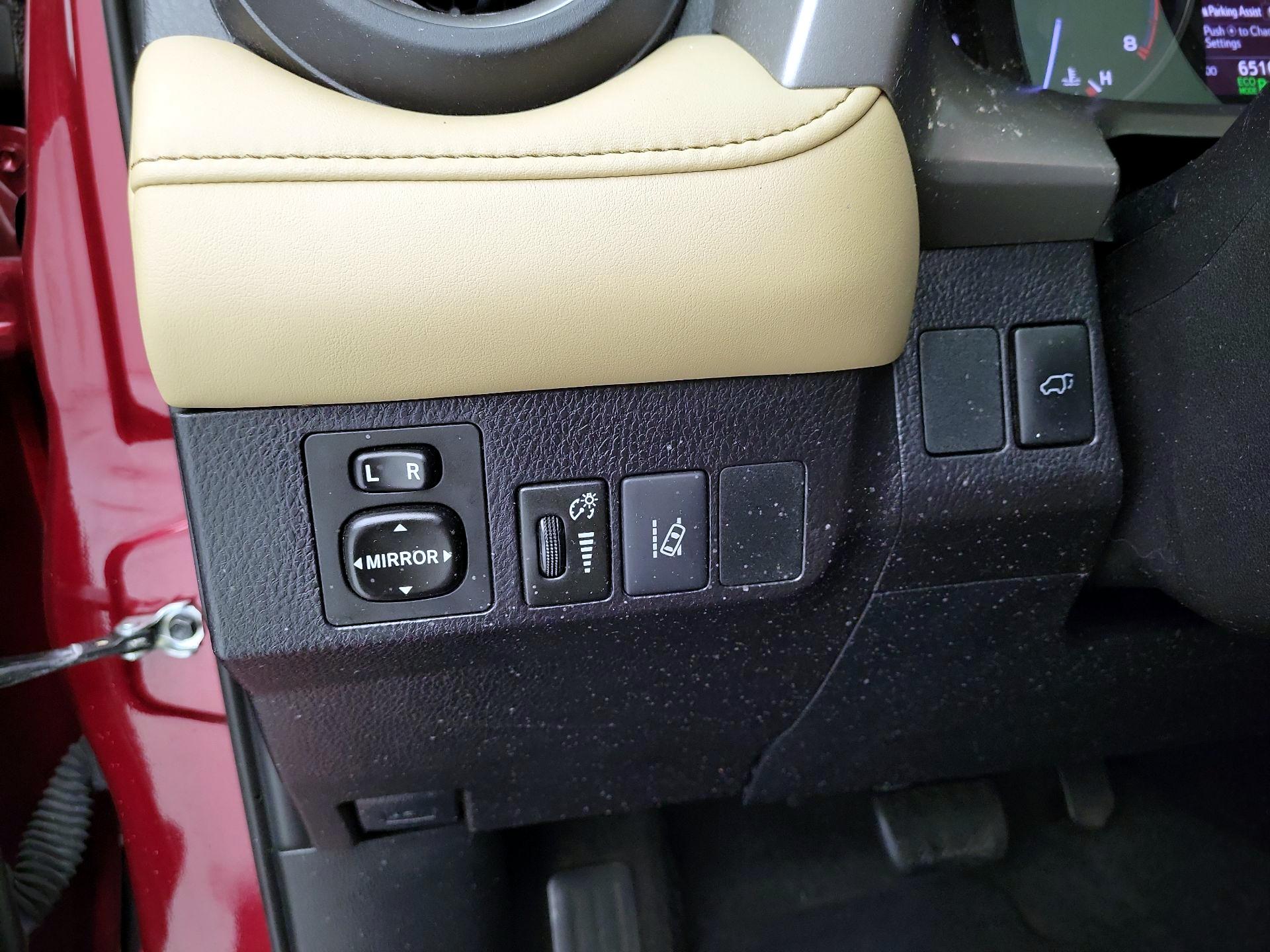 Thumbnail: 2018 Toyota RAV4 - 13