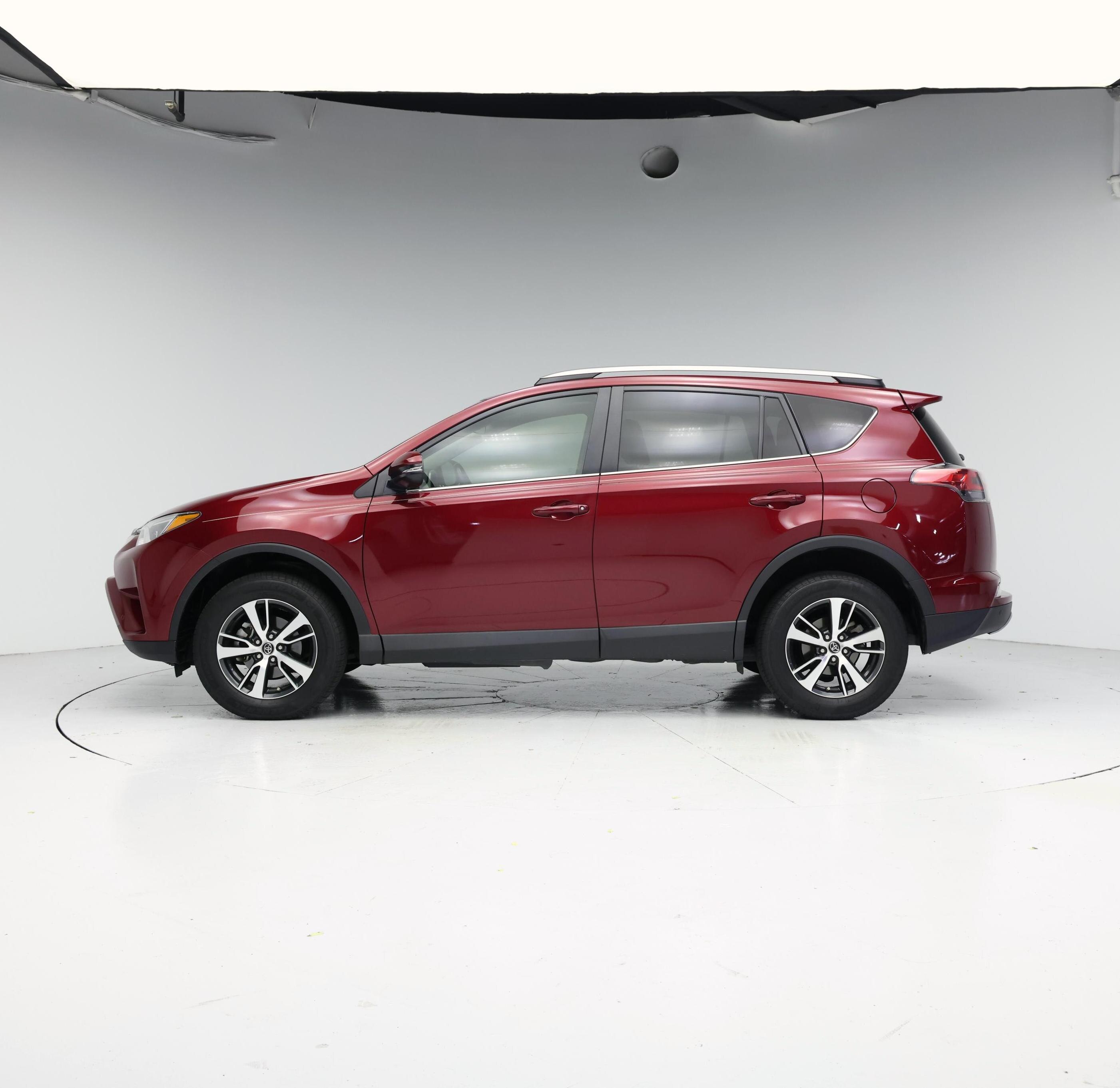 Thumbnail: 2018 Toyota RAV4 - 3