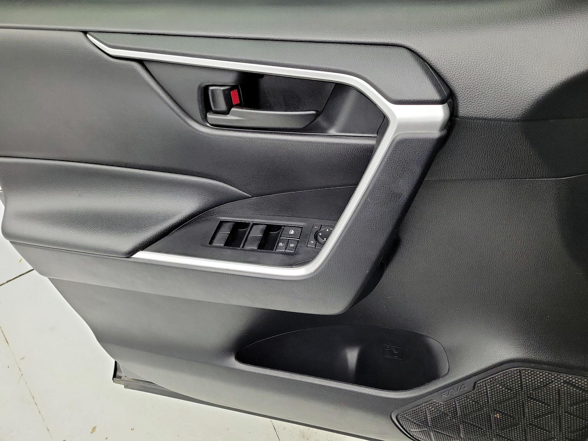 Thumbnail: 2021 Toyota RAV4 - 12