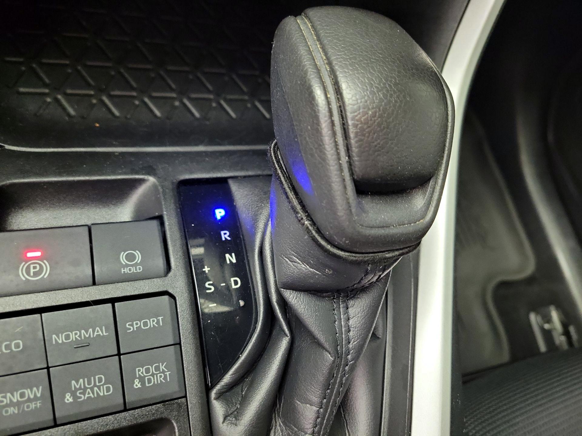 Thumbnail: 2021 Toyota RAV4 - 16