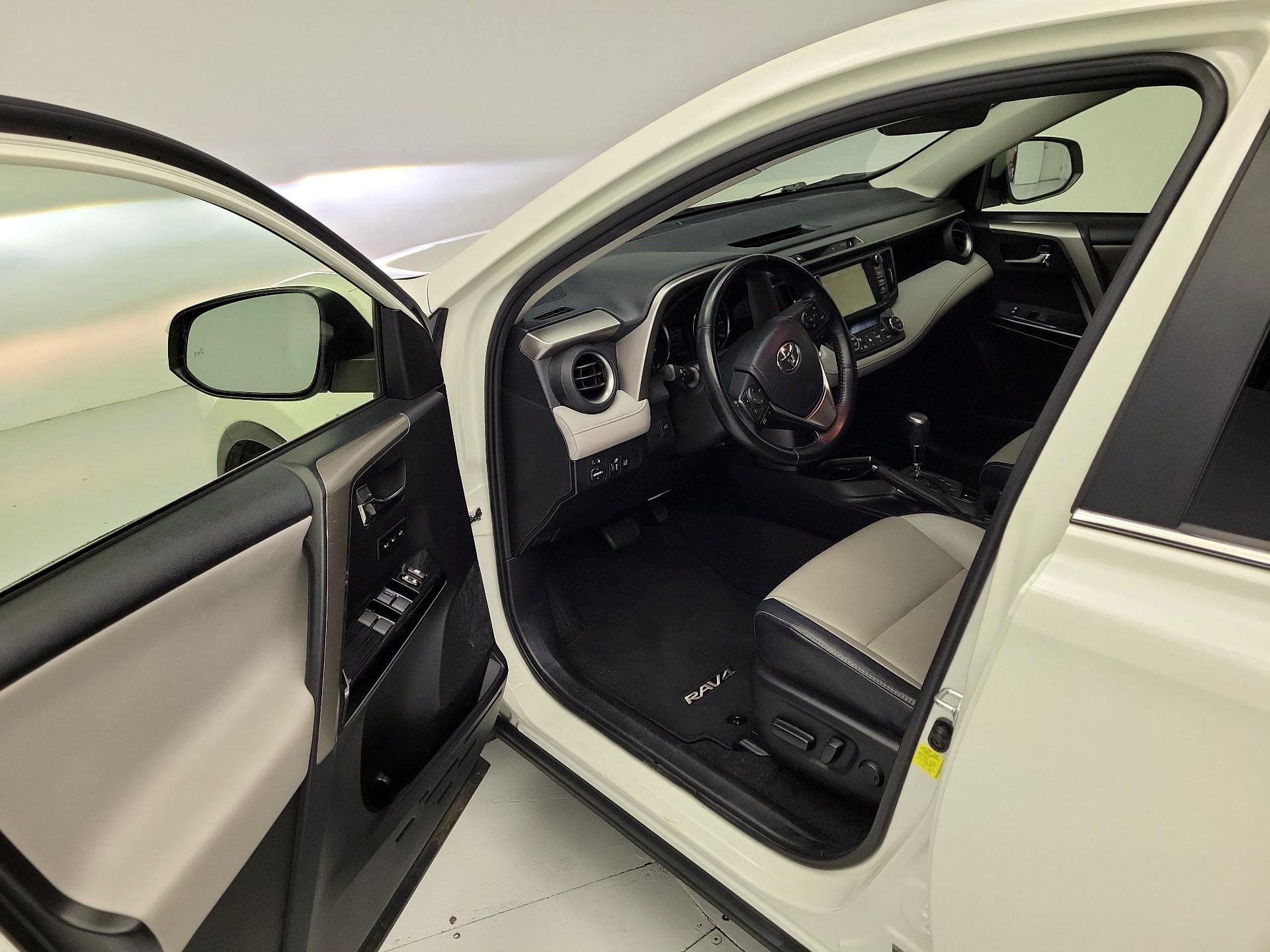 Thumbnail: 2018 Toyota RAV4 - 11