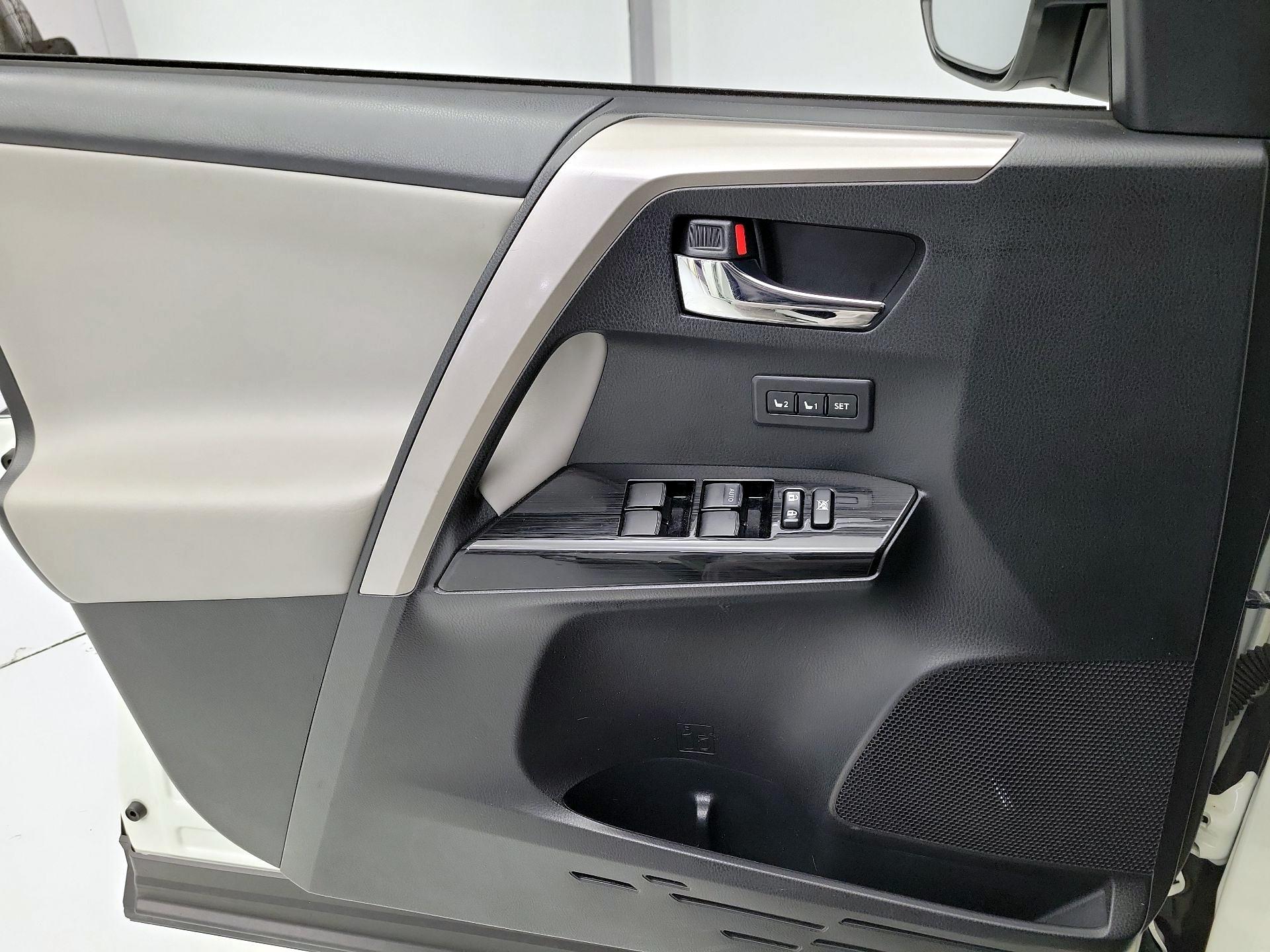 Thumbnail: 2018 Toyota RAV4 - 12