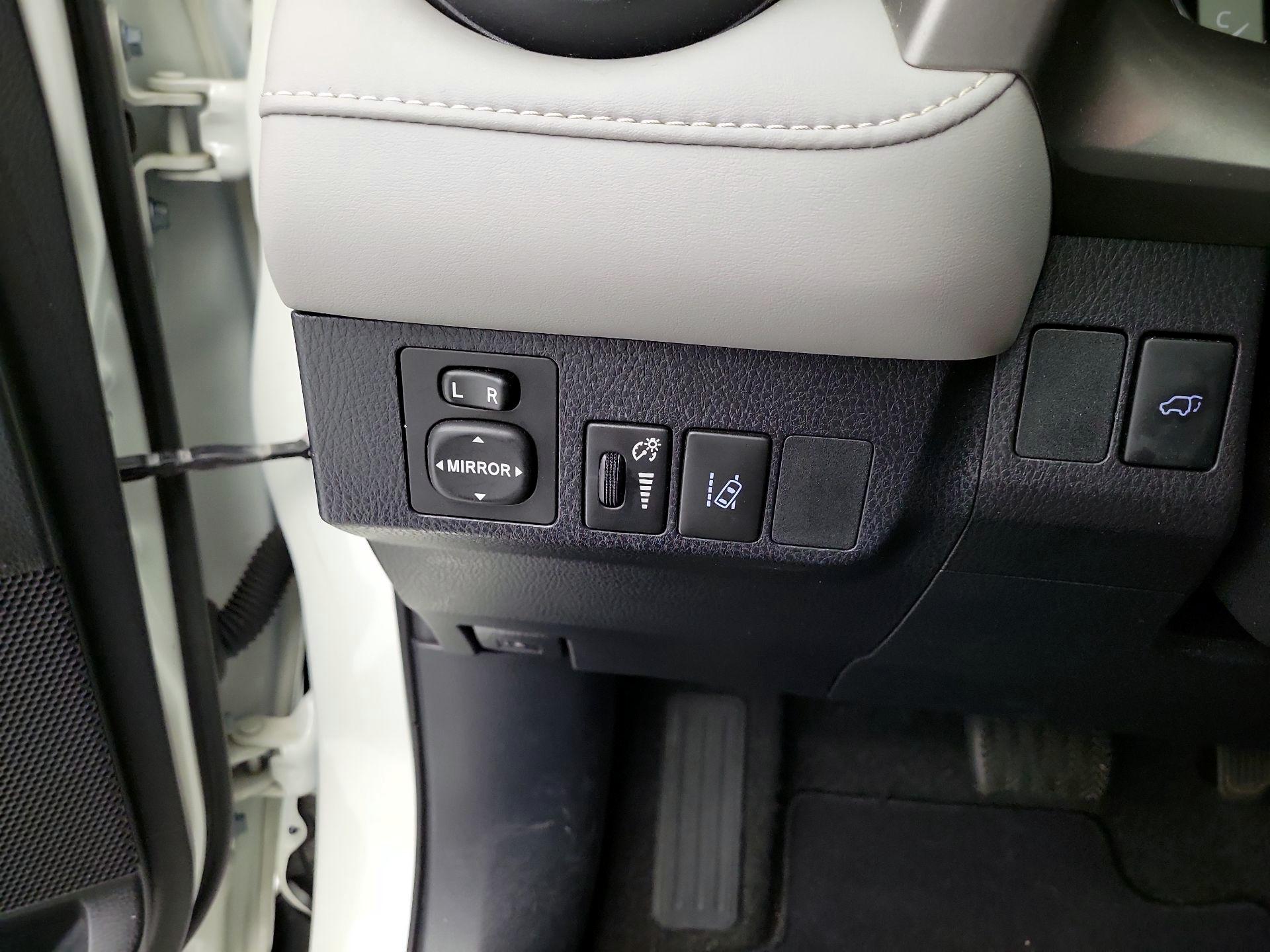 Thumbnail: 2018 Toyota RAV4 - 13