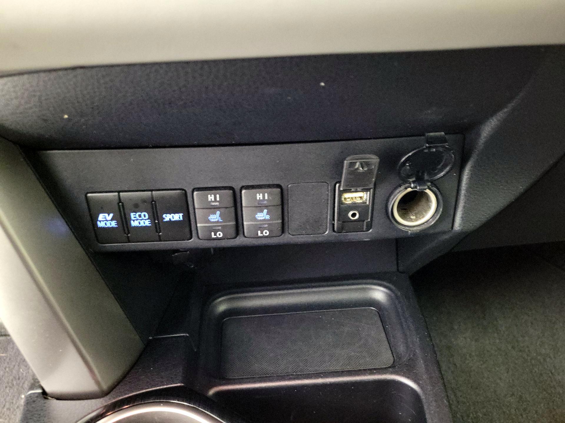 Thumbnail: 2018 Toyota RAV4 - 18
