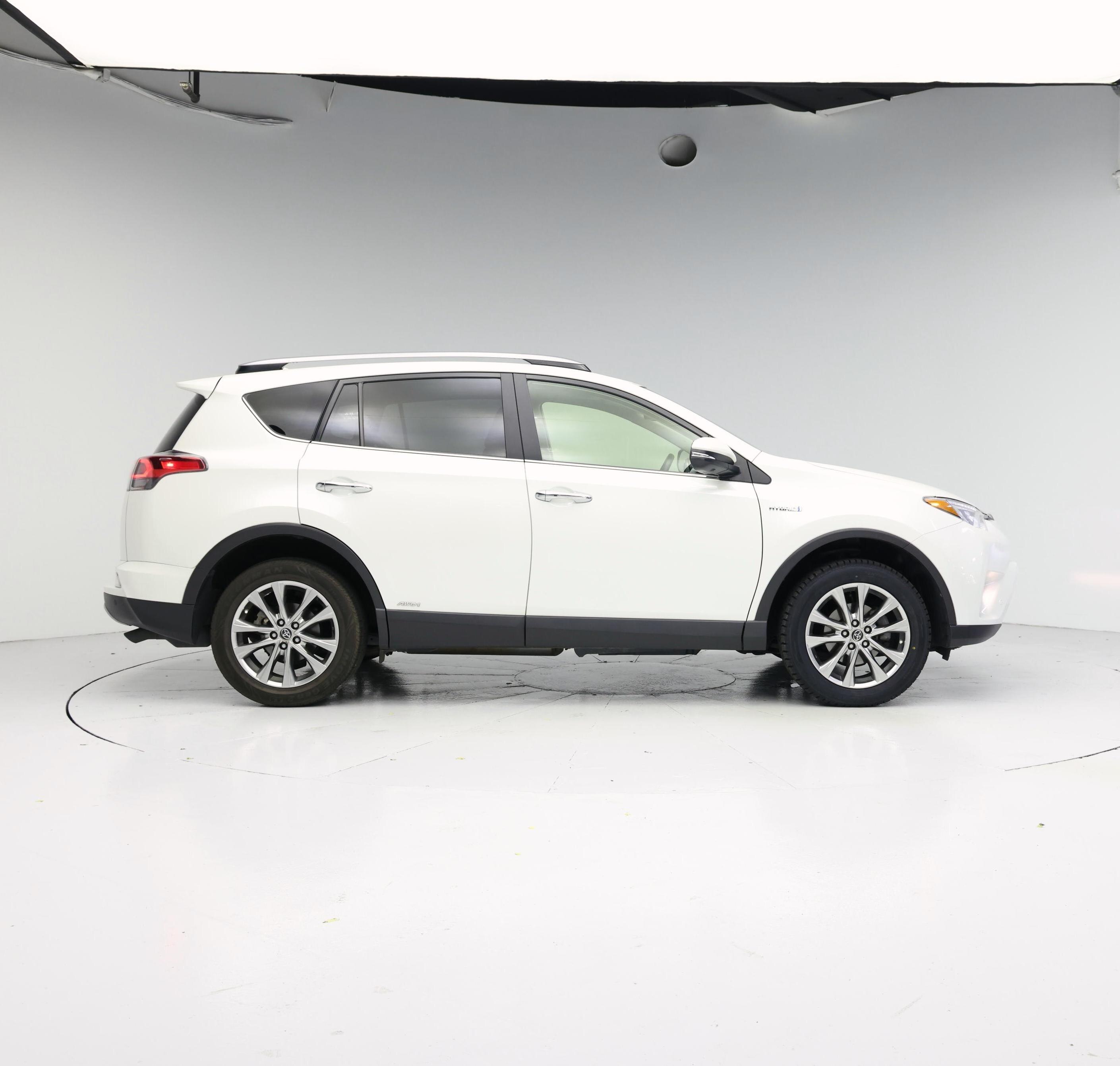 Thumbnail: 2018 Toyota RAV4 - 7