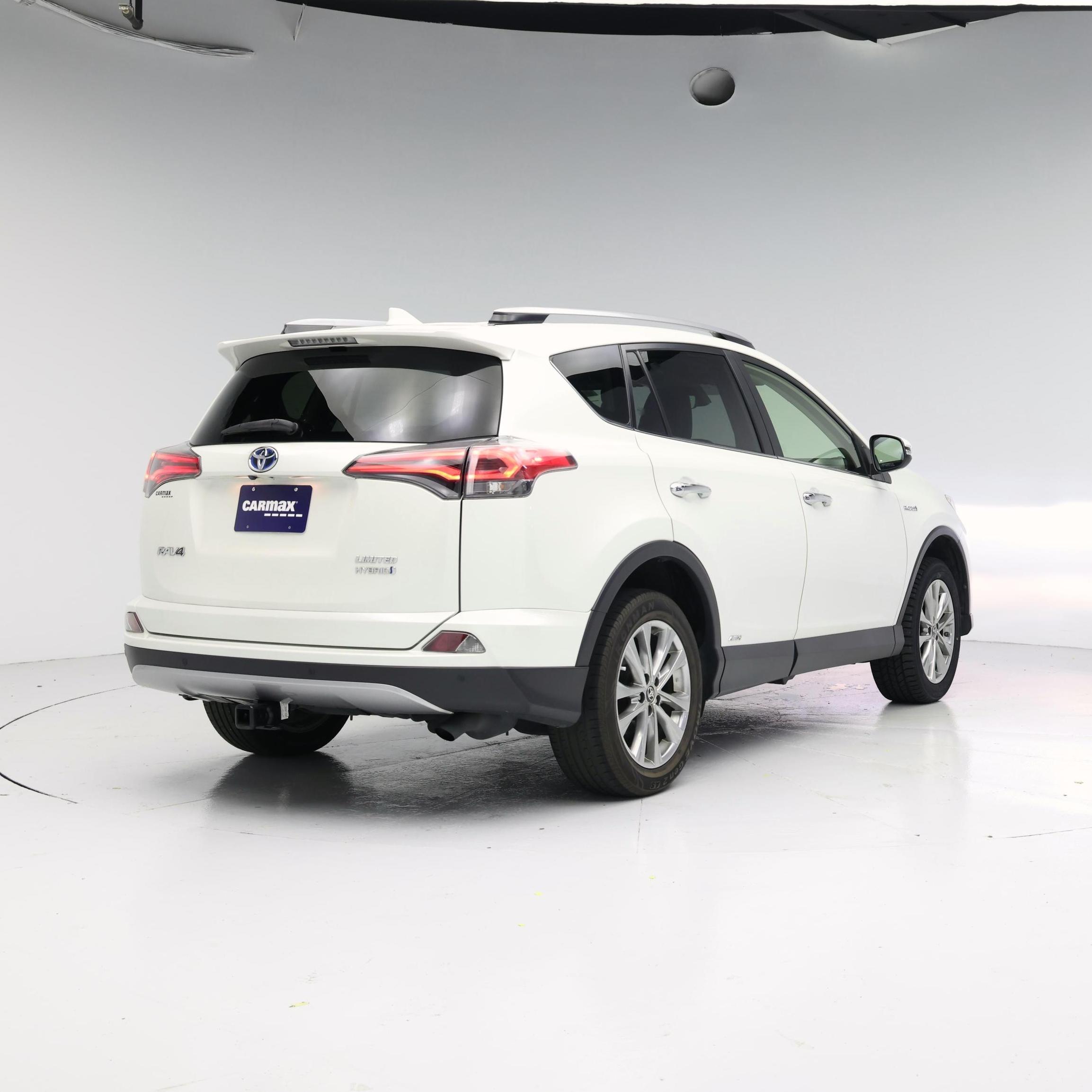 Thumbnail: 2018 Toyota RAV4 - 8