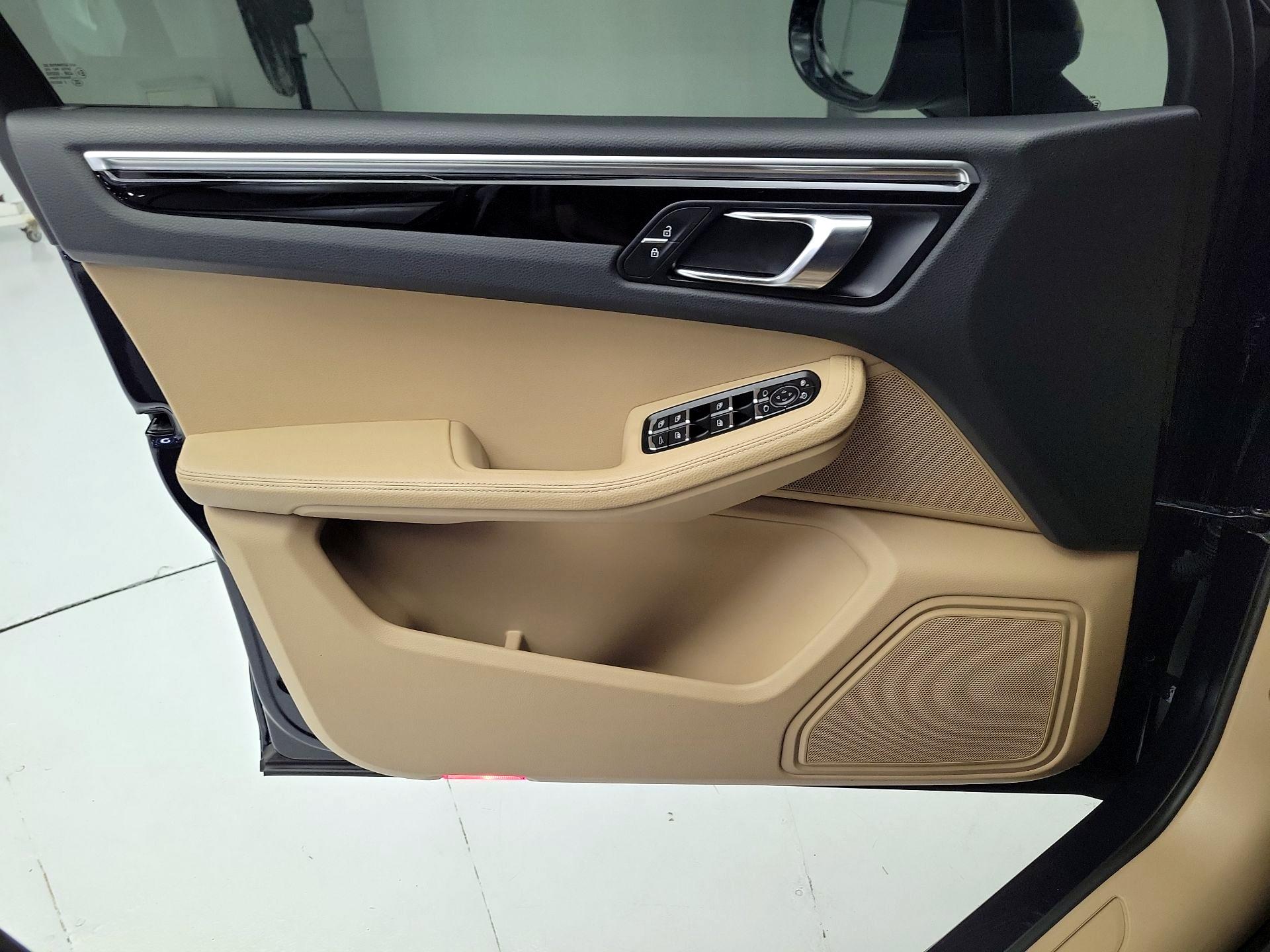 Thumbnail: 2021 Porsche Macan - 12
