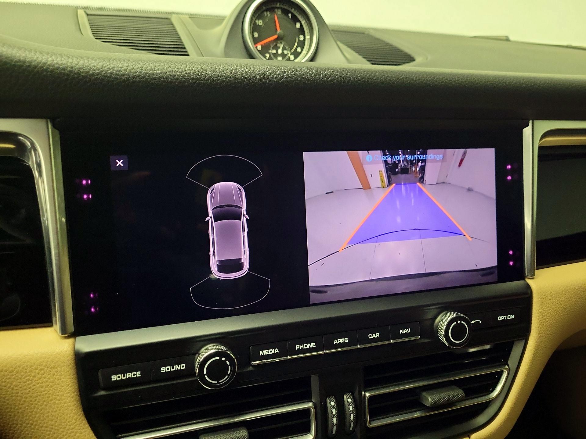 Thumbnail: 2021 Porsche Macan - 15