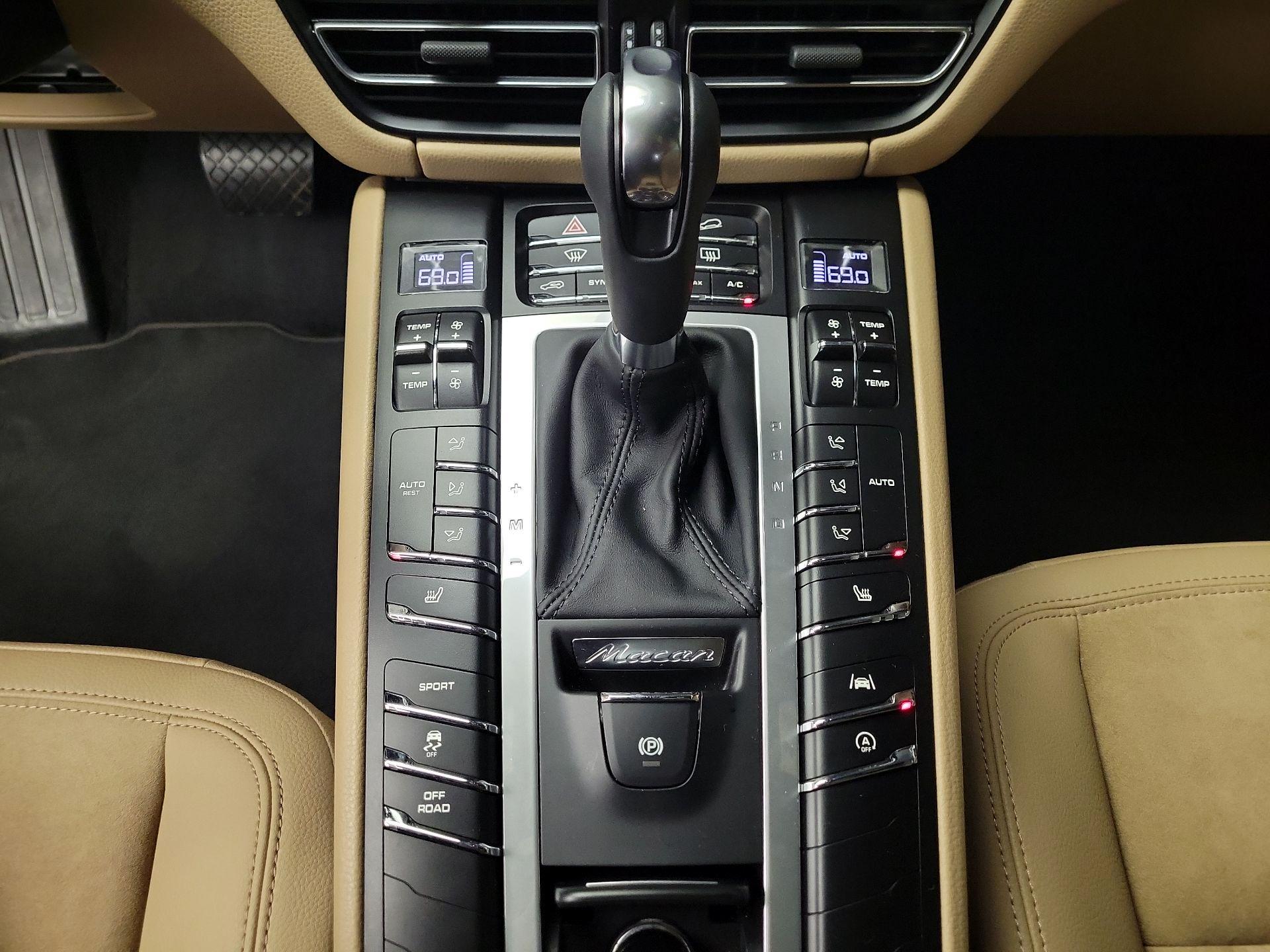 Thumbnail: 2021 Porsche Macan - 18