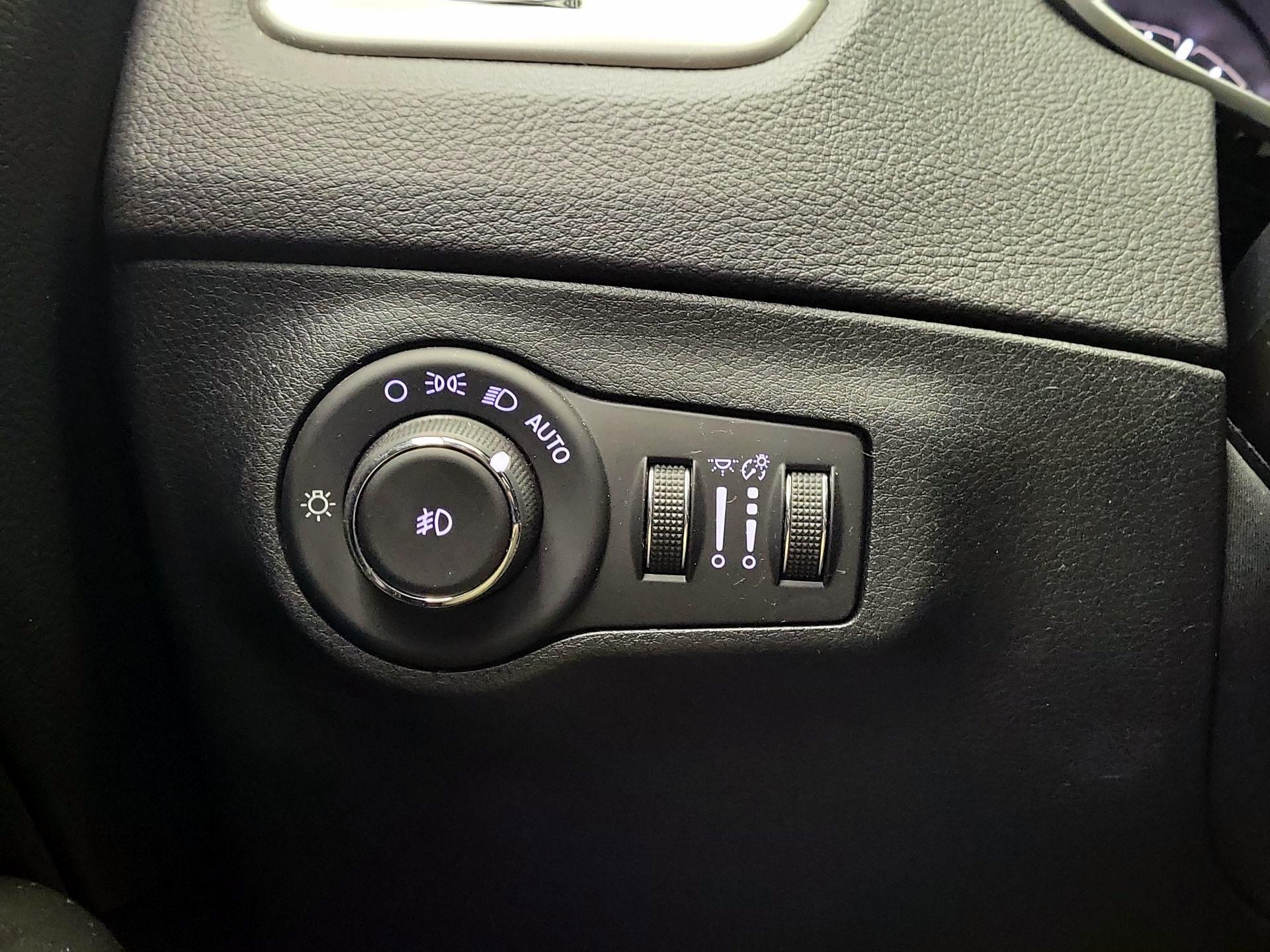 Thumbnail: 2018 Jeep Compass - 13