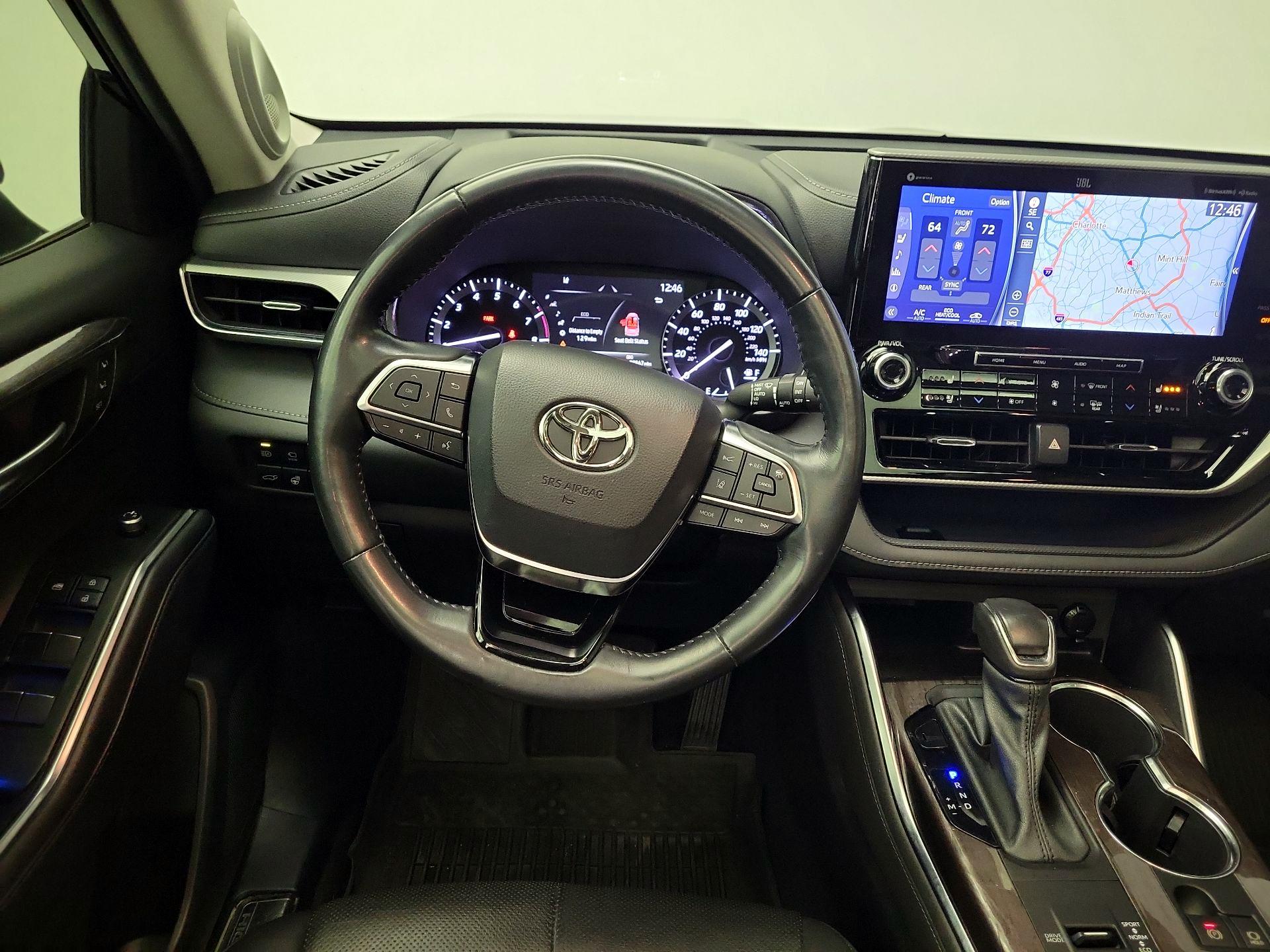 Thumbnail: 2021 Toyota Highlander - 10