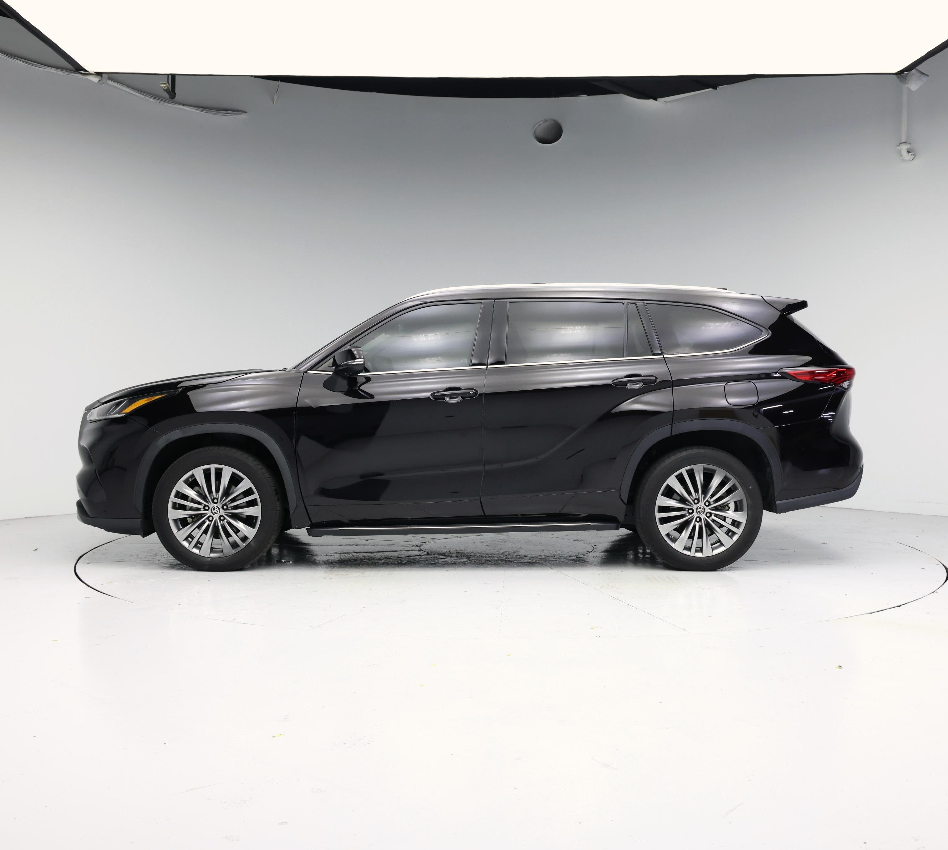 Thumbnail: 2021 Toyota Highlander - 3