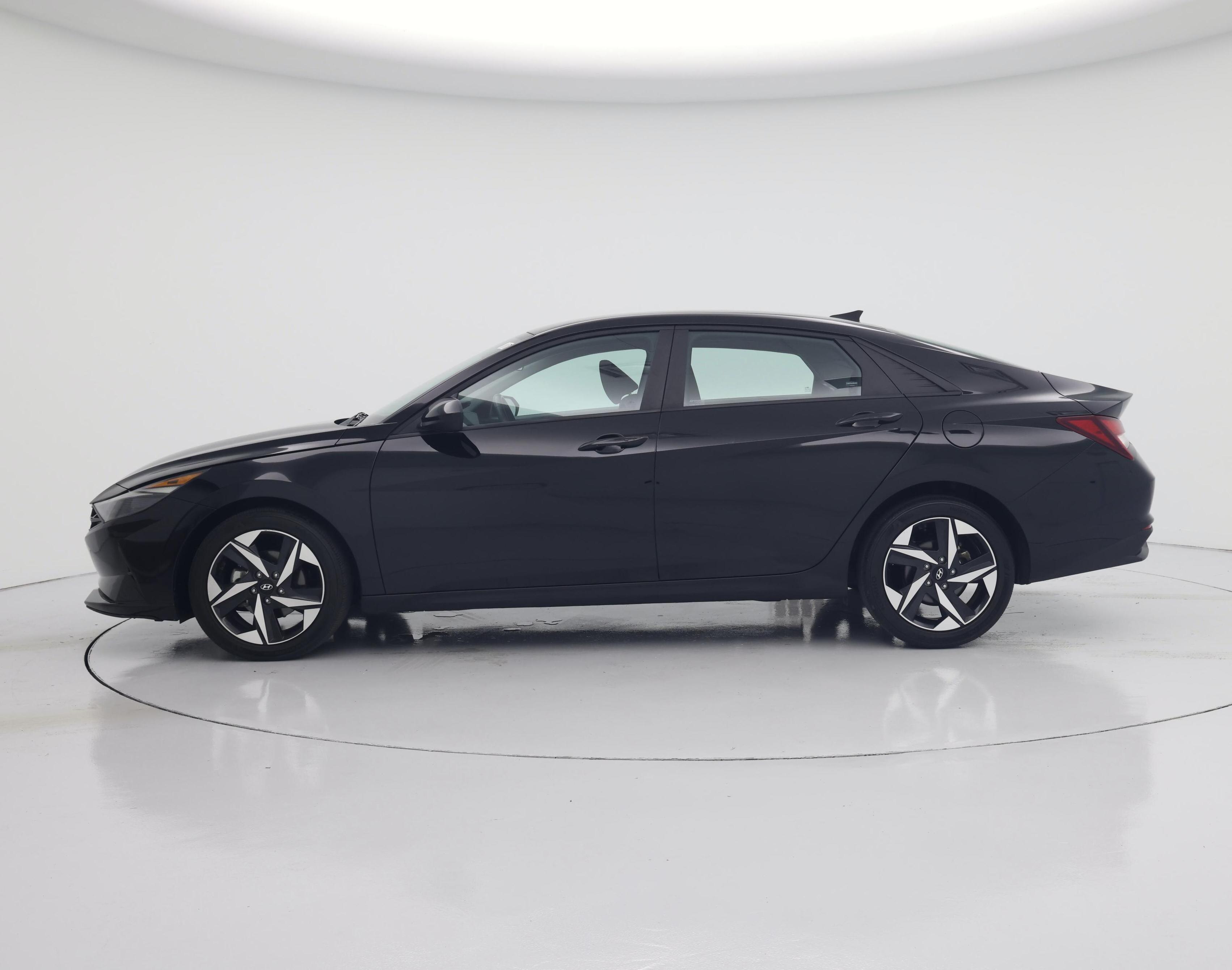 Thumbnail: 2023 Hyundai Elantra - 3