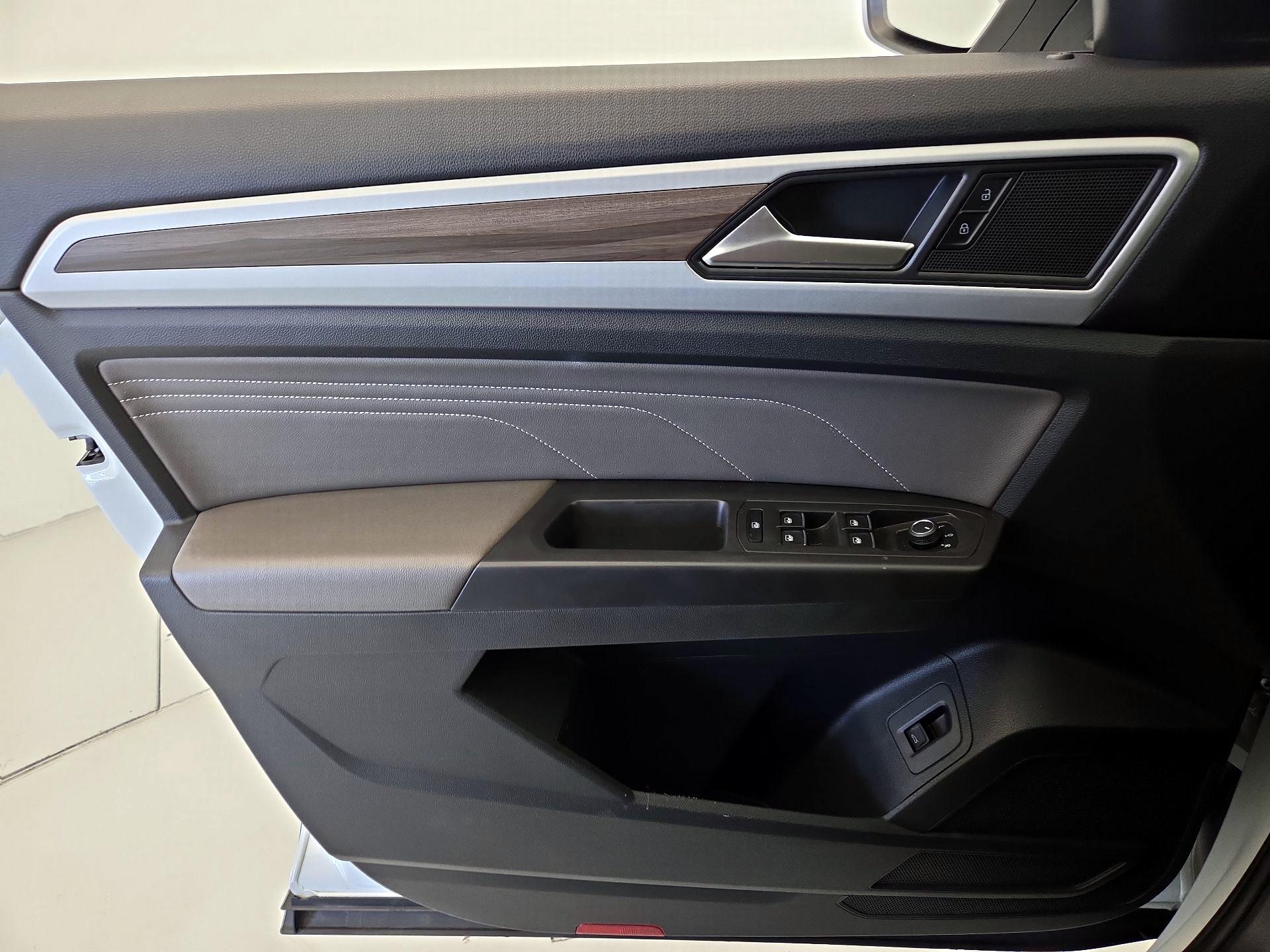 Thumbnail: 2022 Volkswagen Atlas - 12