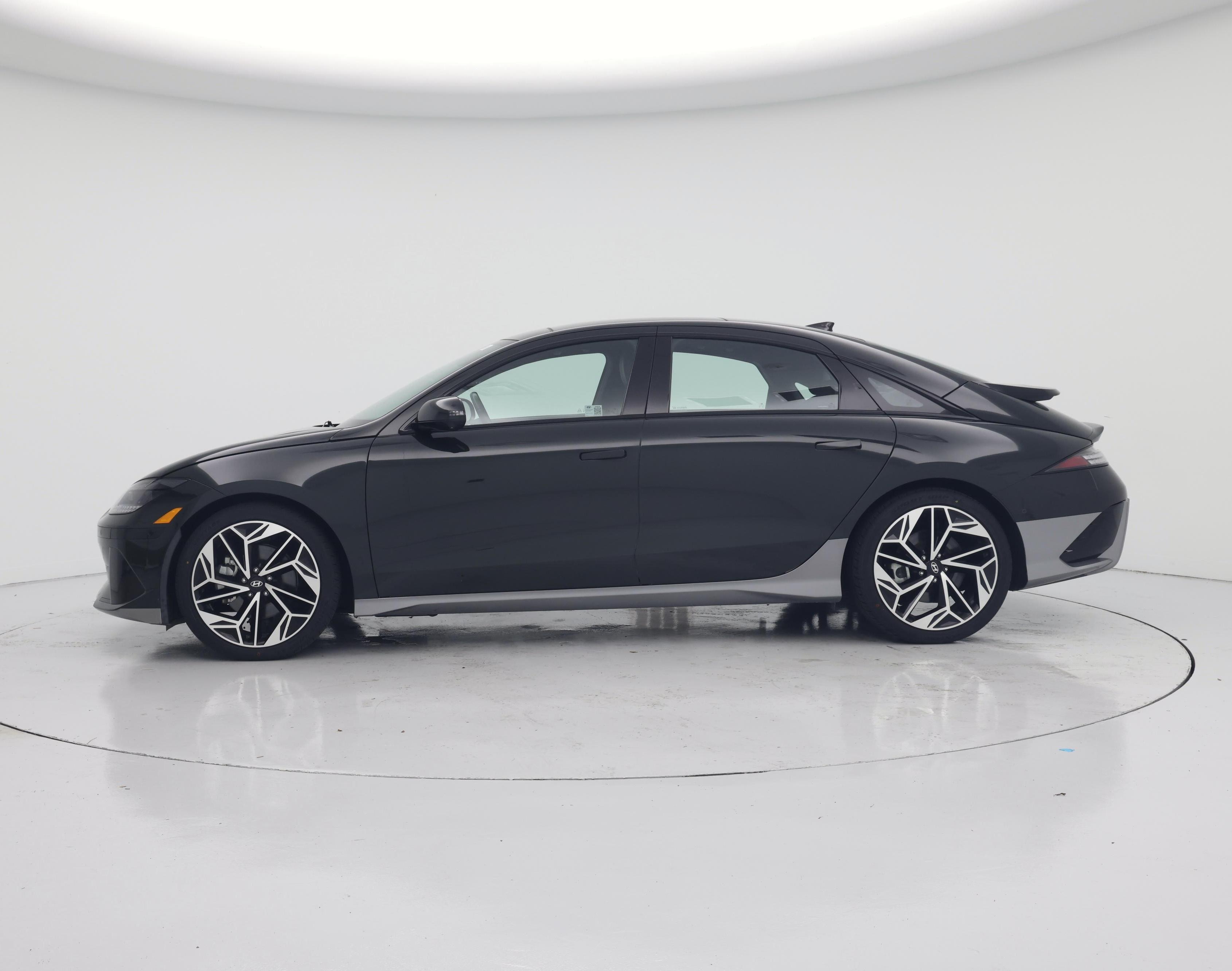 Thumbnail: 2024 Hyundai Ioniq 6 - 3