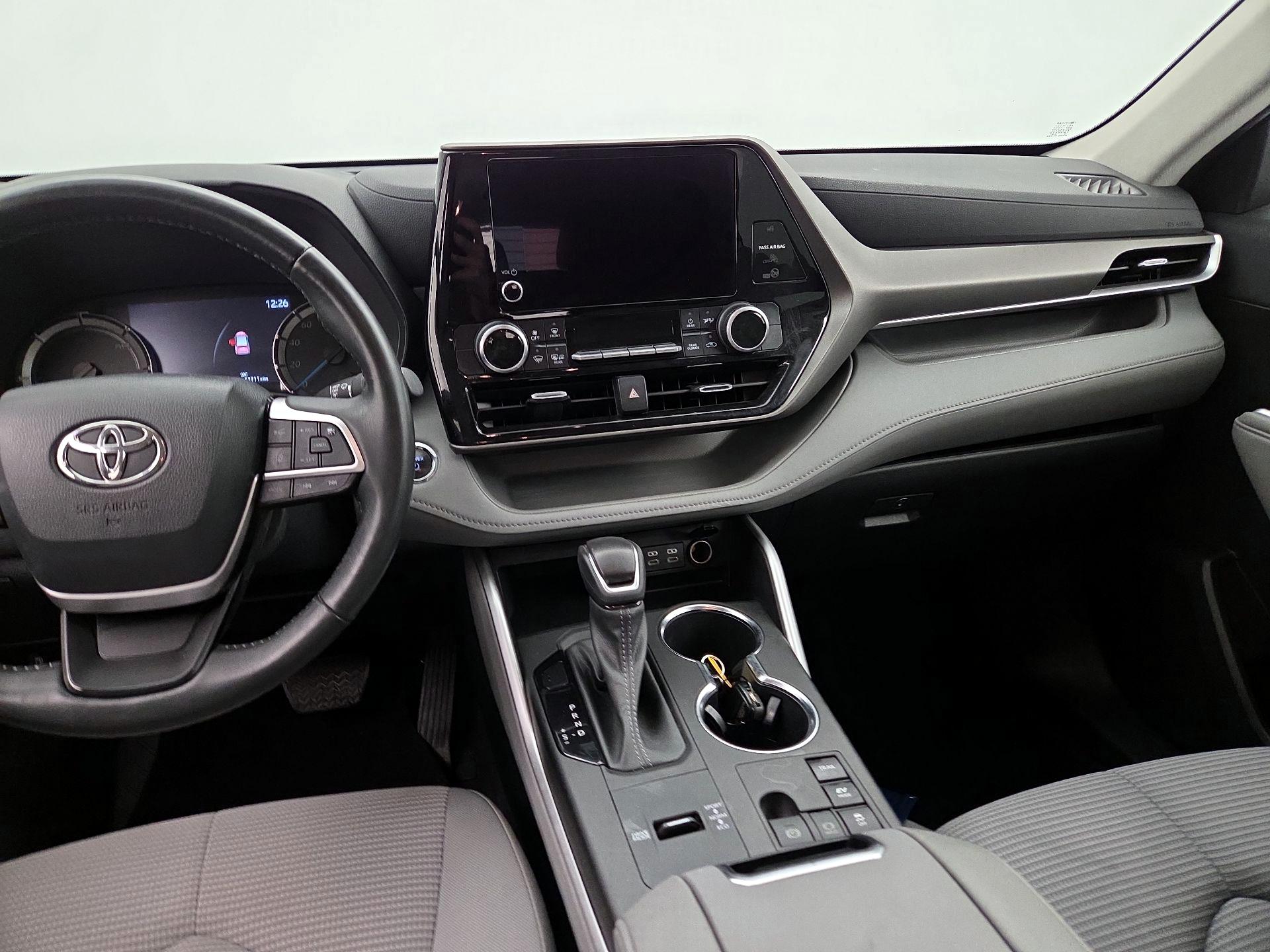 Thumbnail: 2023 Toyota Highlander - 9