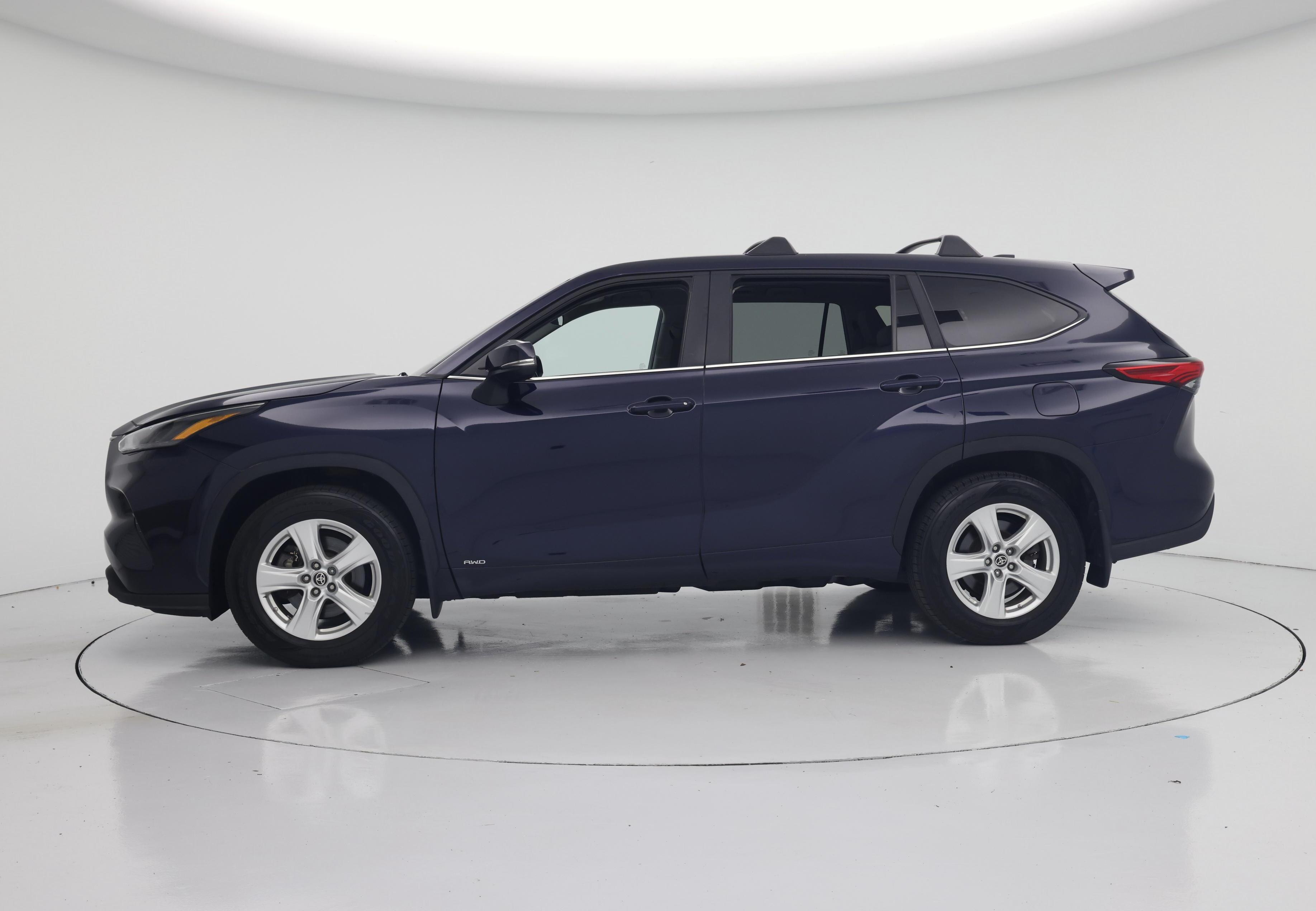 Thumbnail: 2023 Toyota Highlander - 3