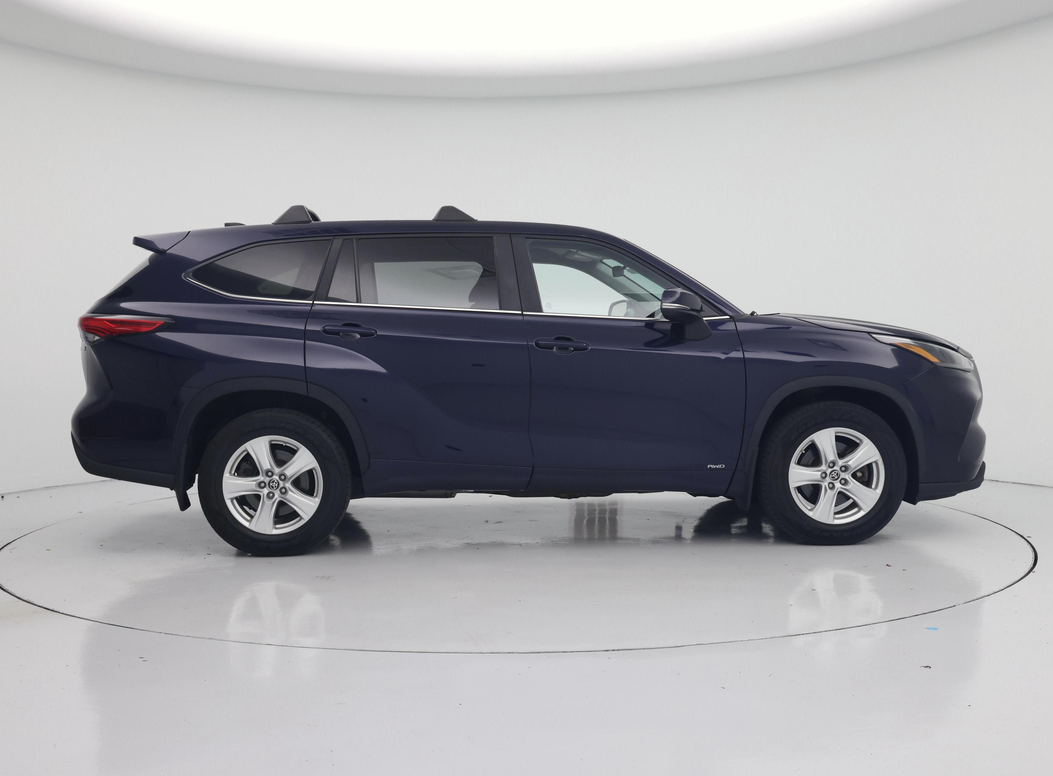Thumbnail: 2023 Toyota Highlander - 7