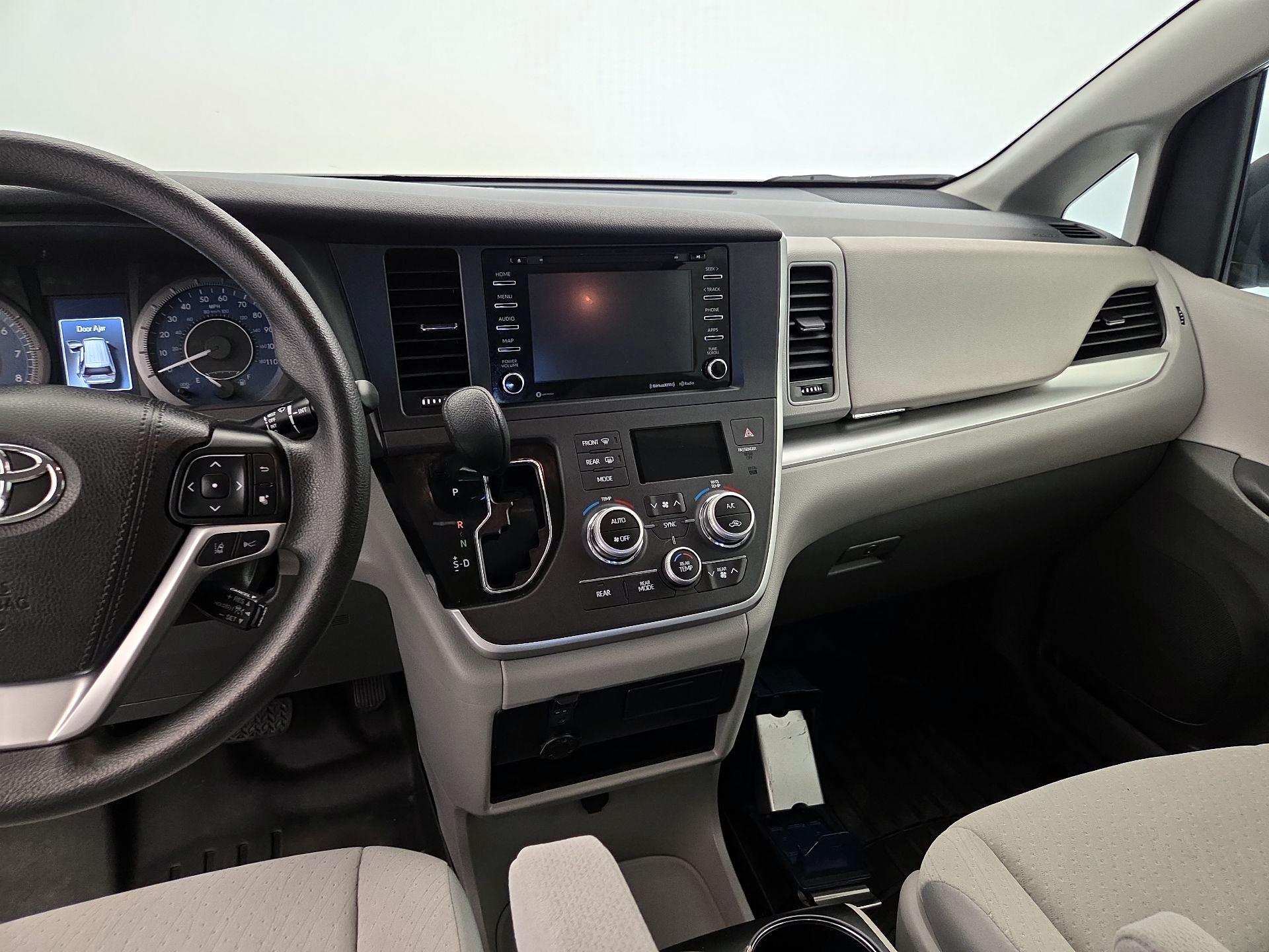 Thumbnail: 2020 Toyota Sienna - 9