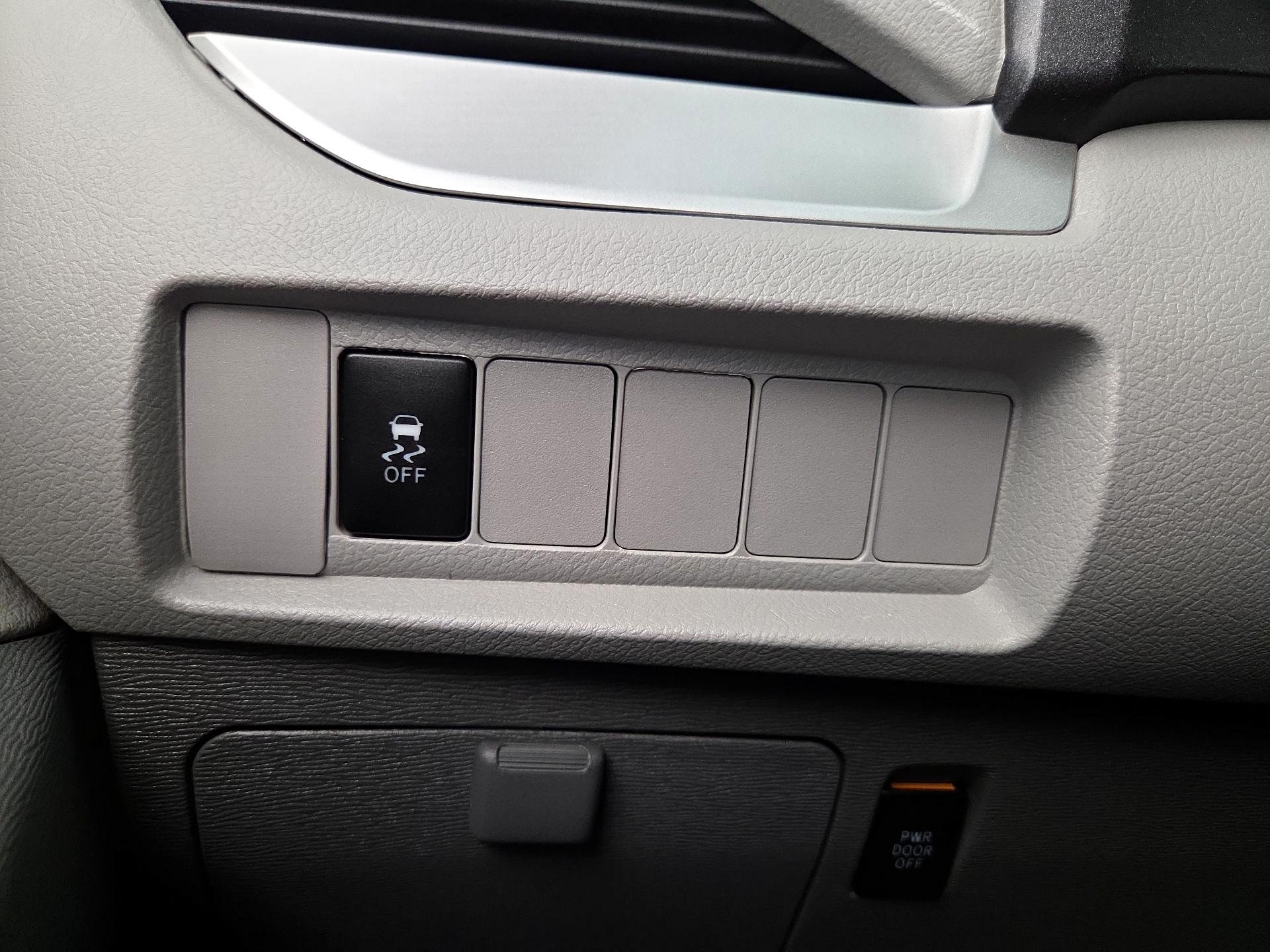 Thumbnail: 2020 Toyota Sienna - 13