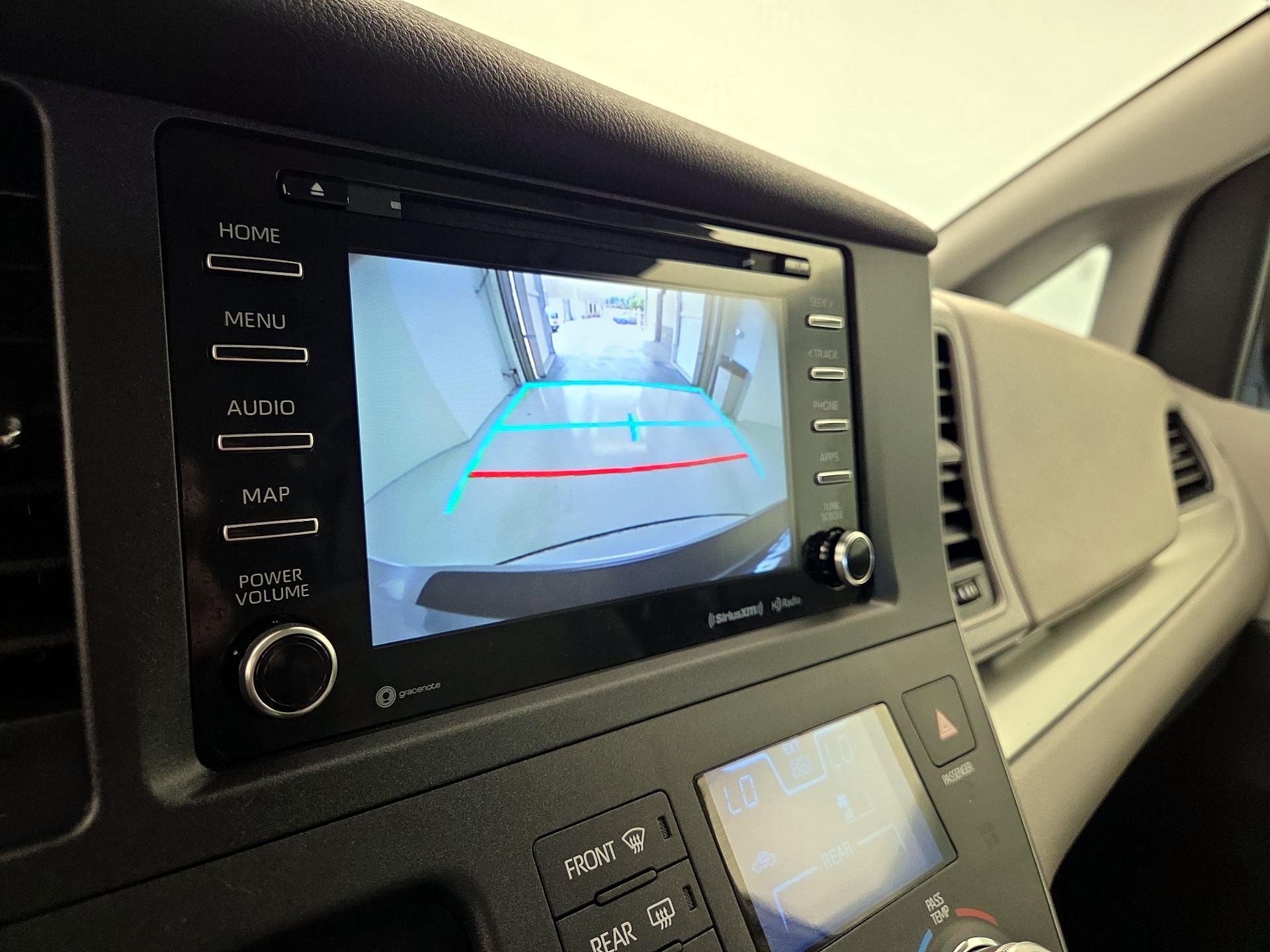 Thumbnail: 2020 Toyota Sienna - 14