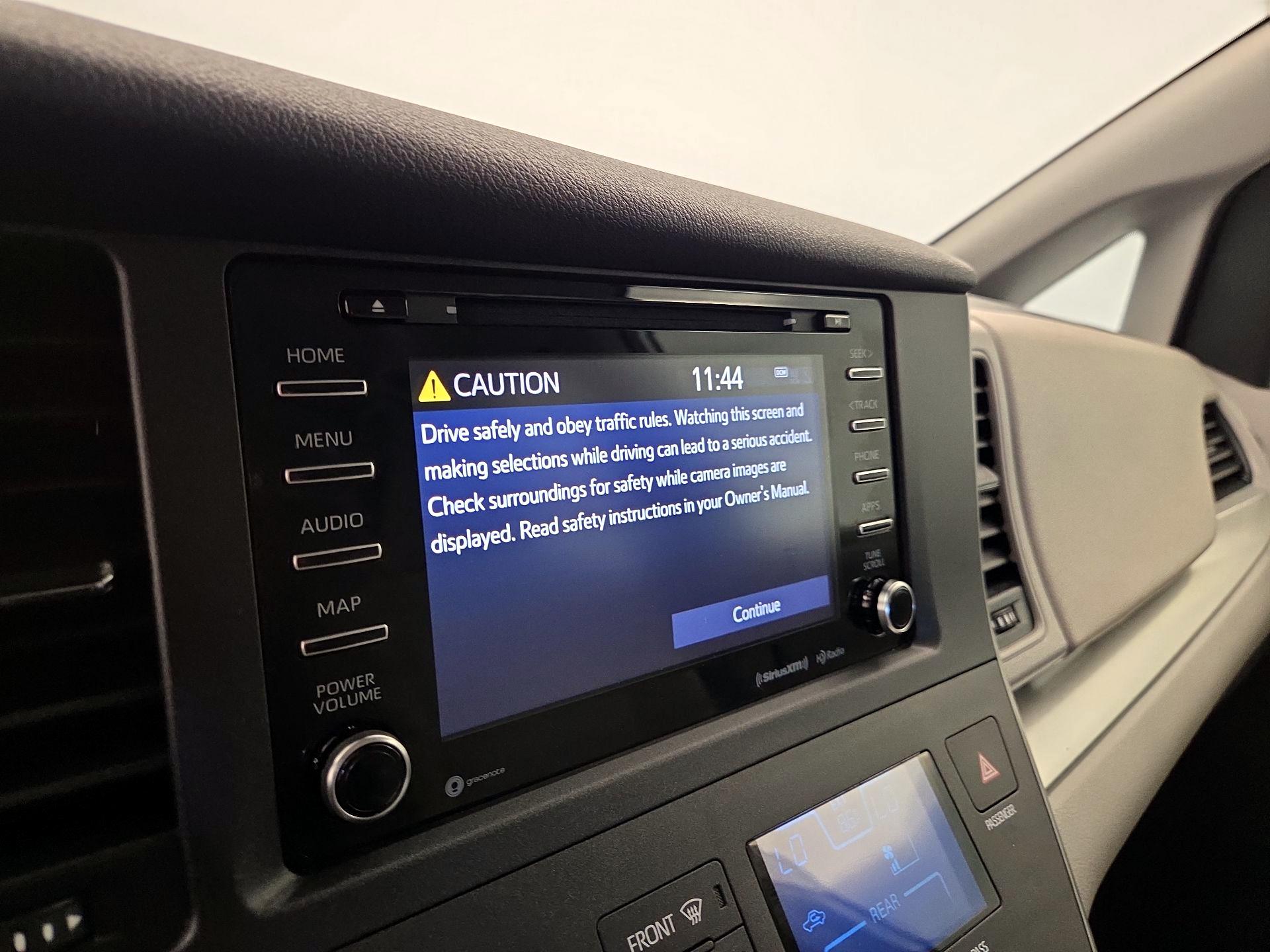 Thumbnail: 2020 Toyota Sienna - 15