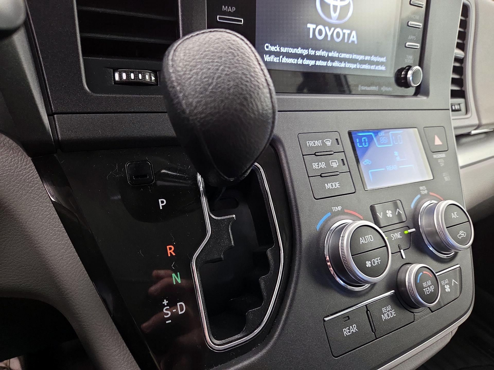 Thumbnail: 2020 Toyota Sienna - 17