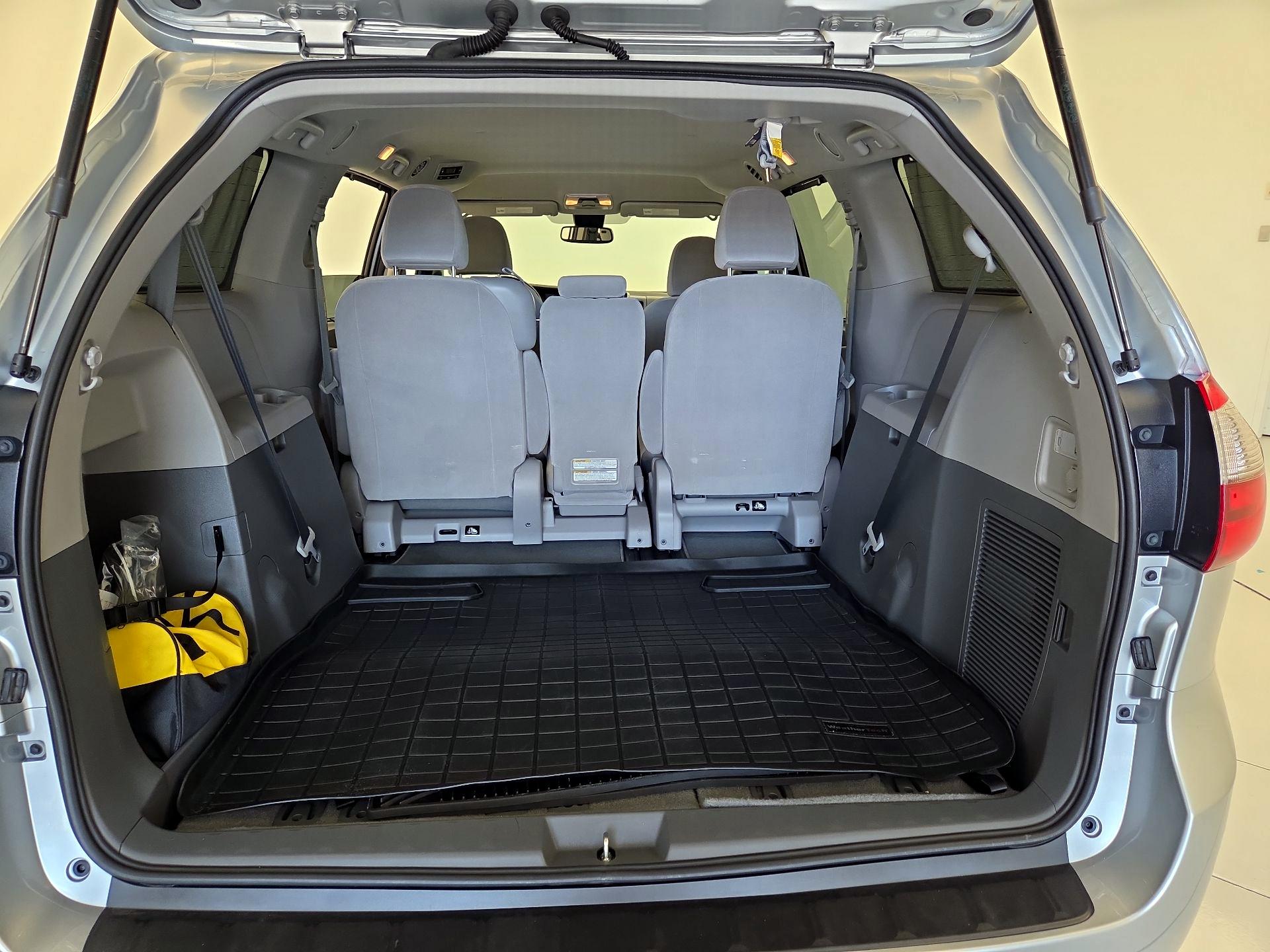 Thumbnail: 2020 Toyota Sienna - 20