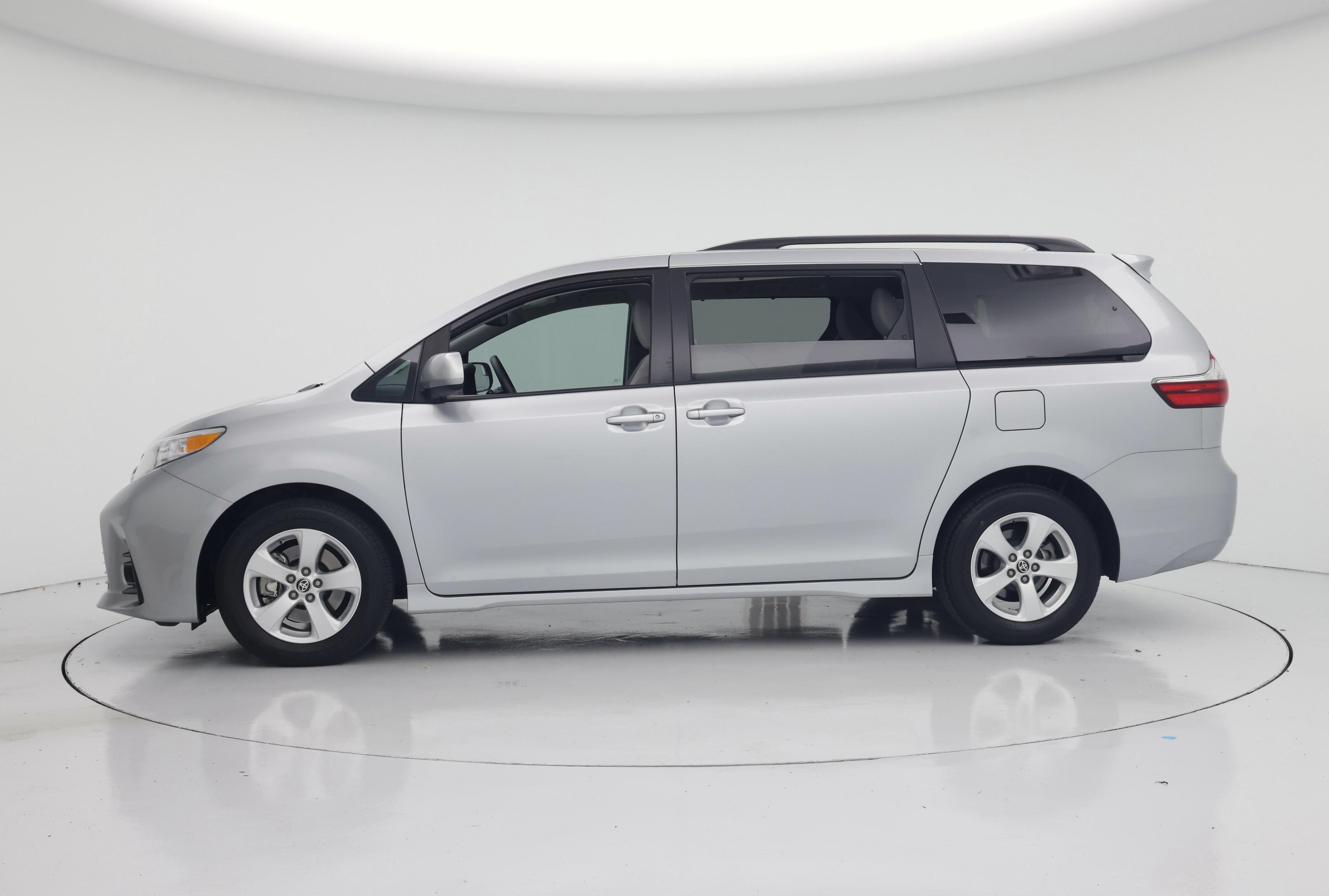 Thumbnail: 2020 Toyota Sienna - 3