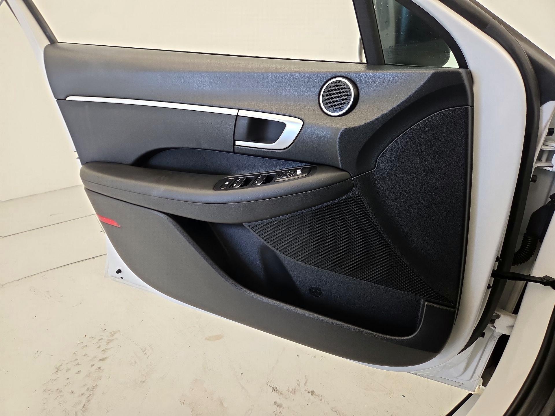 Thumbnail: 2023 Hyundai Sonata - 12