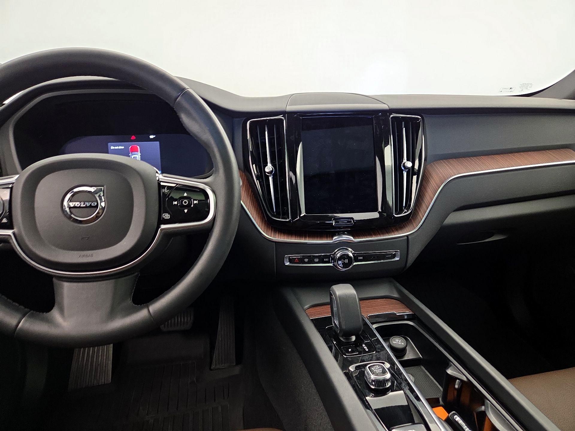 Thumbnail: 2023 Volvo XC60 - 9