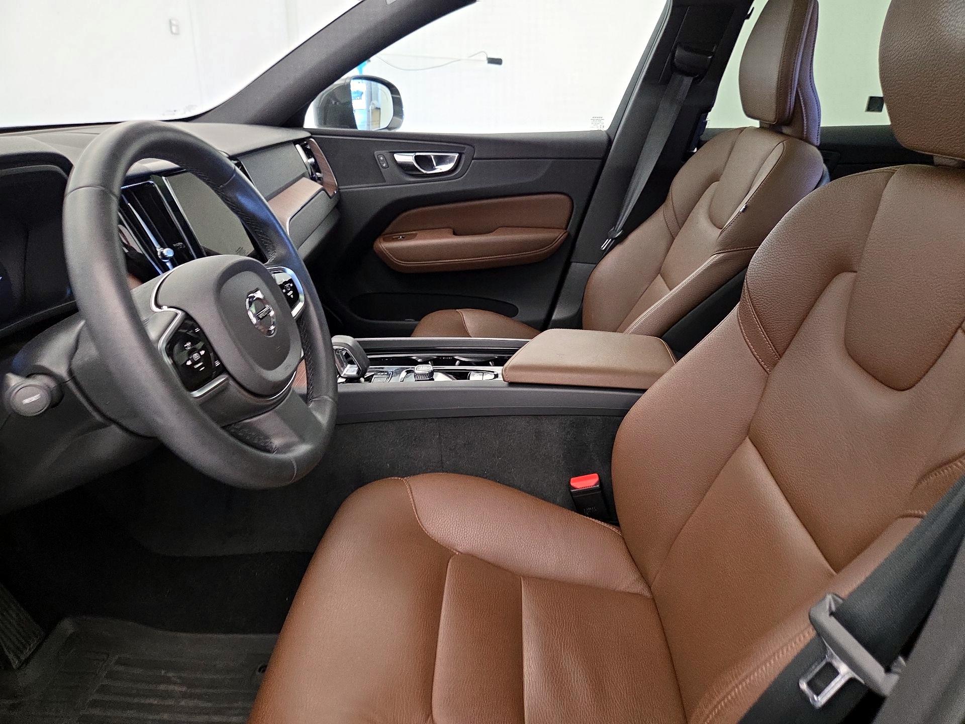 Thumbnail: 2023 Volvo XC60 - 11