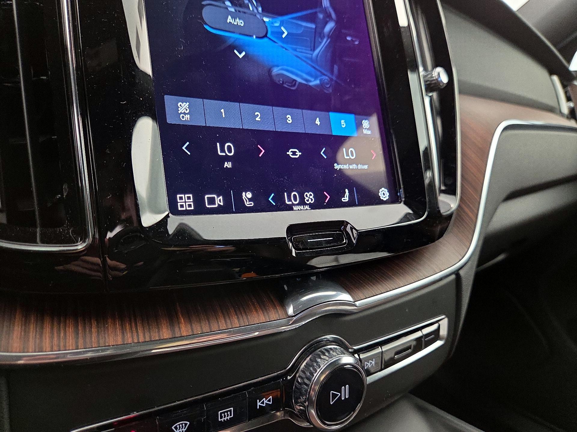 Thumbnail: 2023 Volvo XC60 - 16