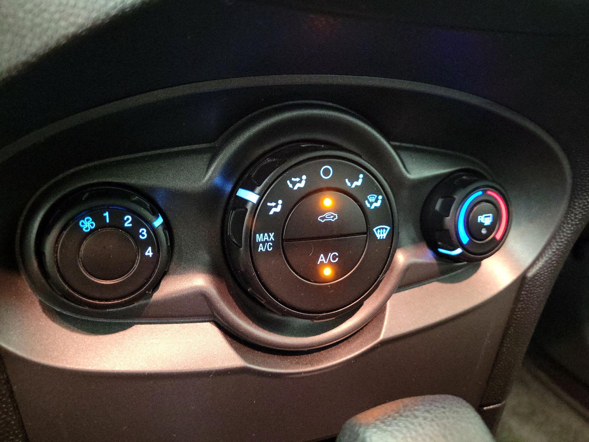 Thumbnail: 2016 Ford Fiesta - 15