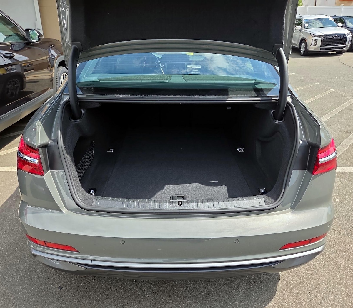 Trunk/Cargo (Seats Up)