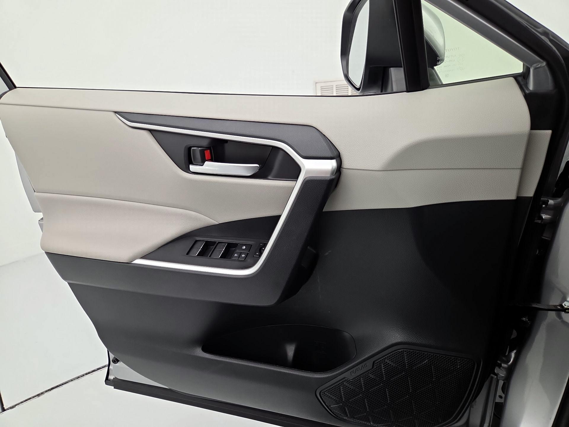 Thumbnail: 2025 Toyota RAV4 - 12