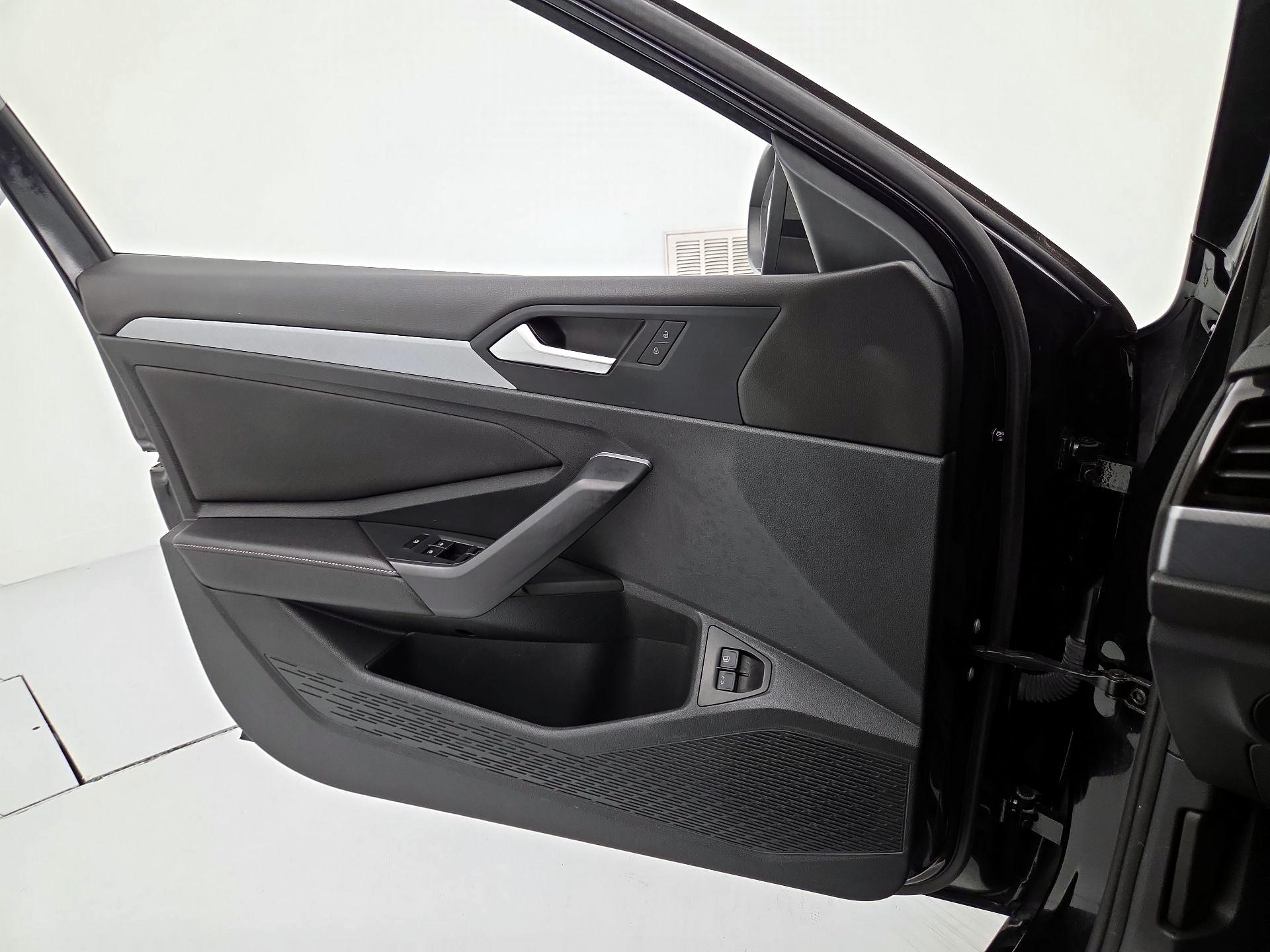 Thumbnail: 2024 Volkswagen Jetta - 12