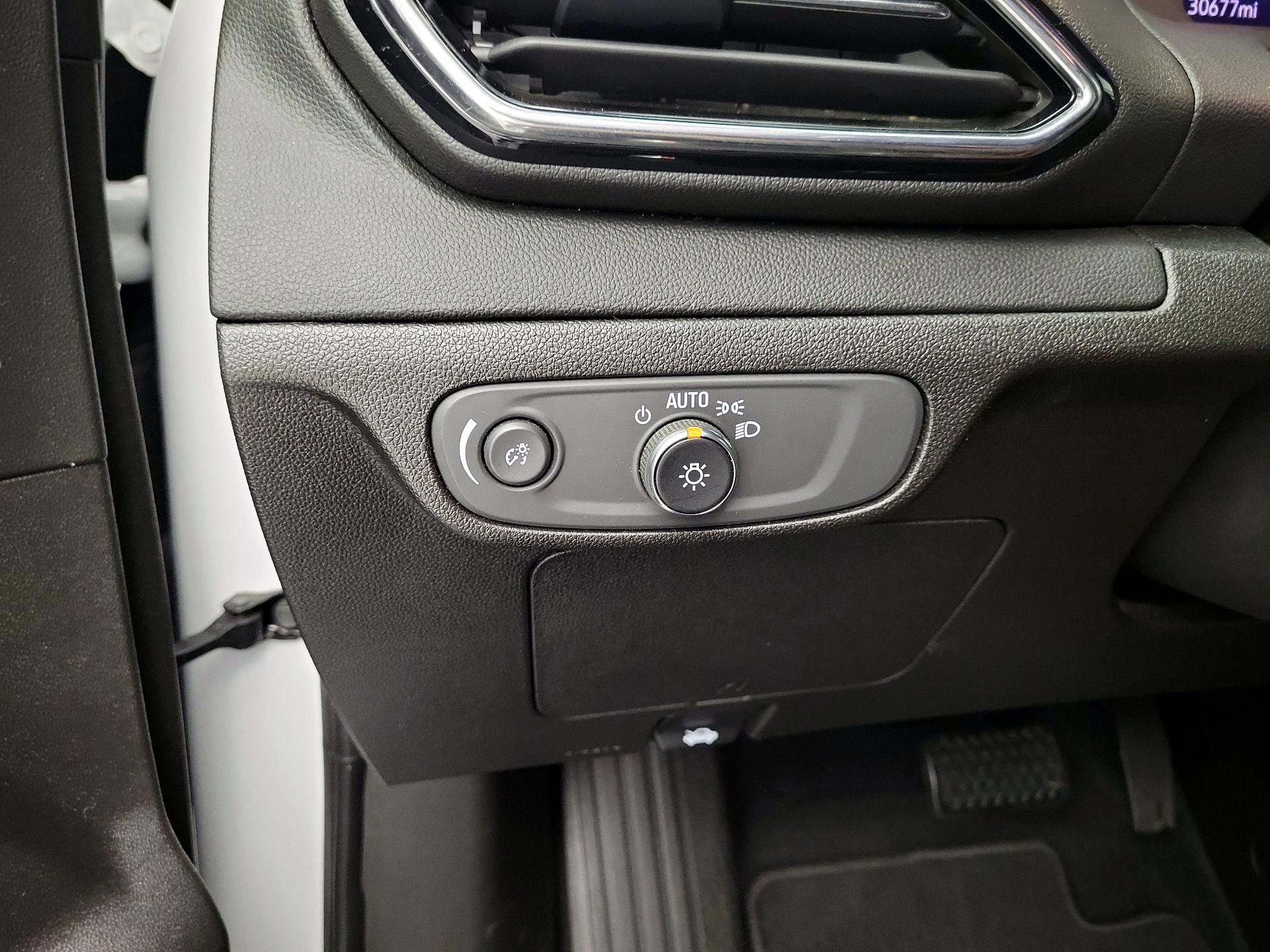 Thumbnail: 2023 Chevrolet Bolt EUV - 13