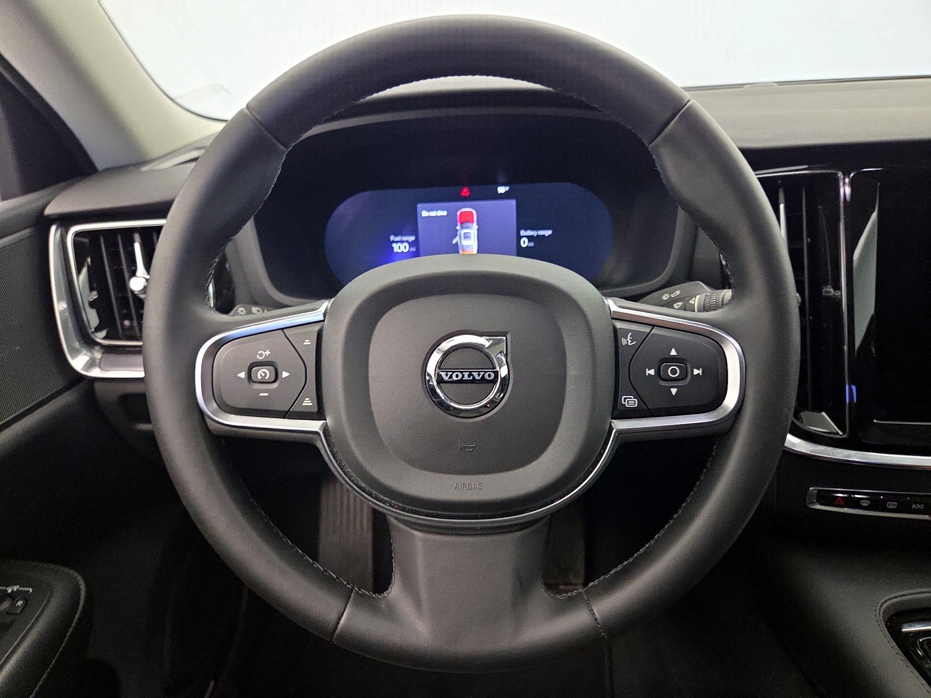Thumbnail: 2024 Volvo S60 - 10