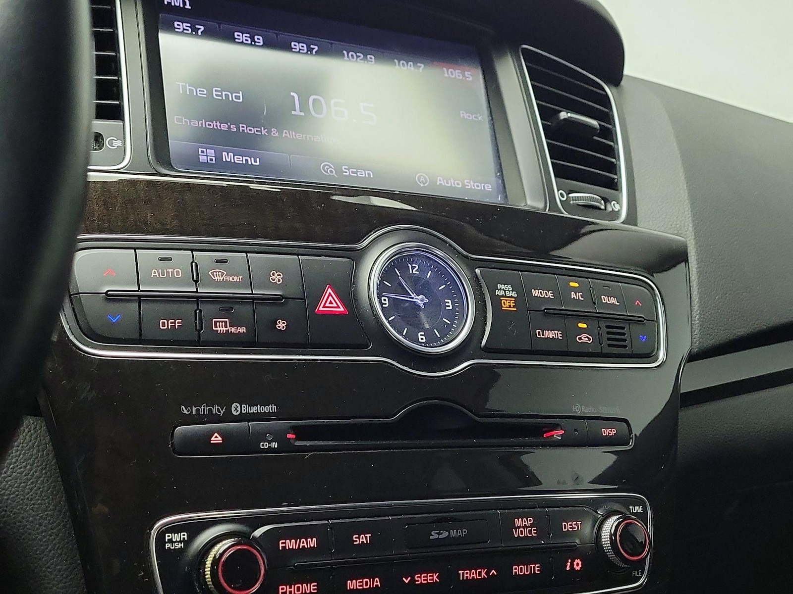 2015 Kia Cadenza Premium - Photo 17