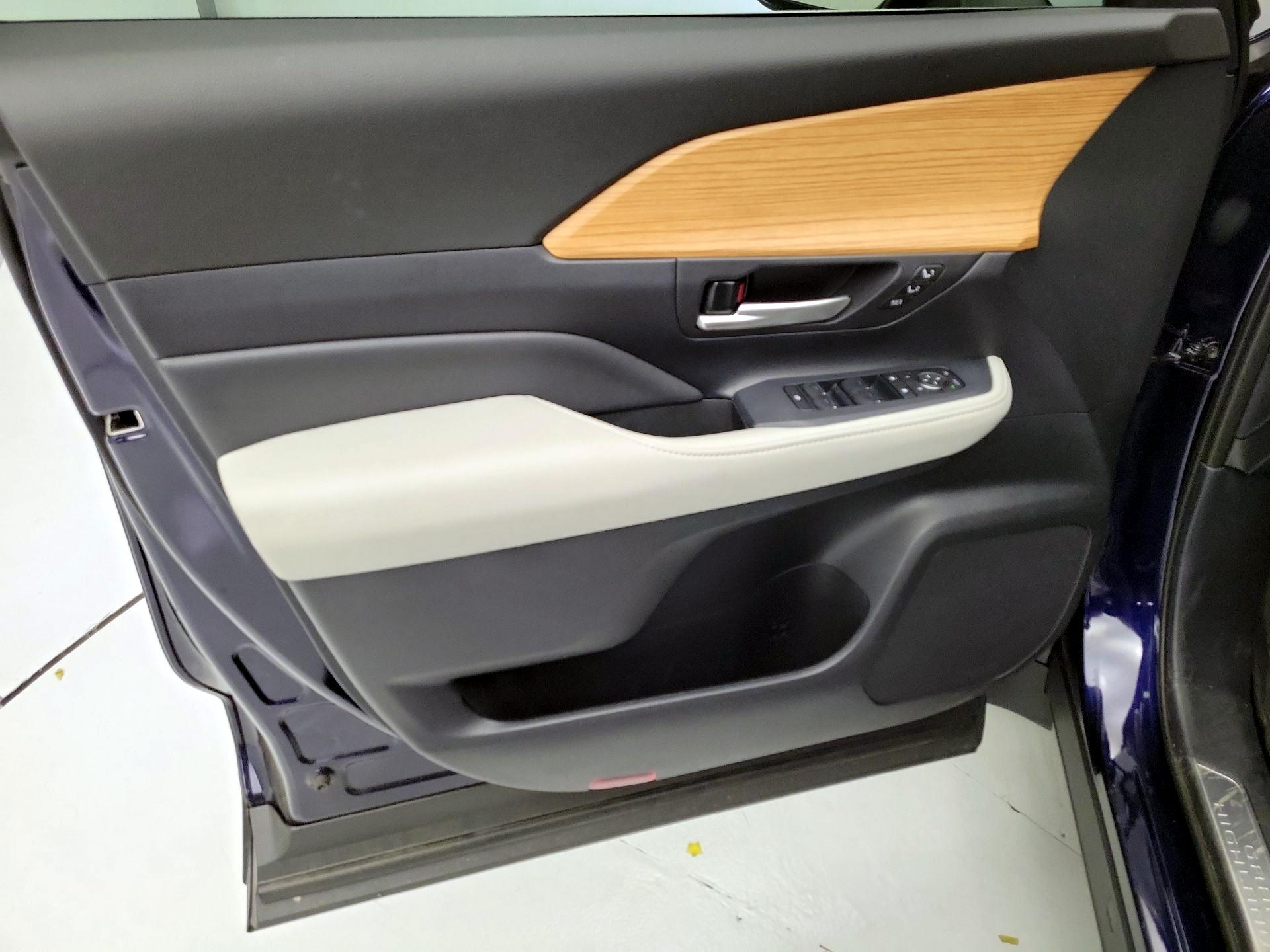 Thumbnail: 2025 Toyota Grand Highlander - 12