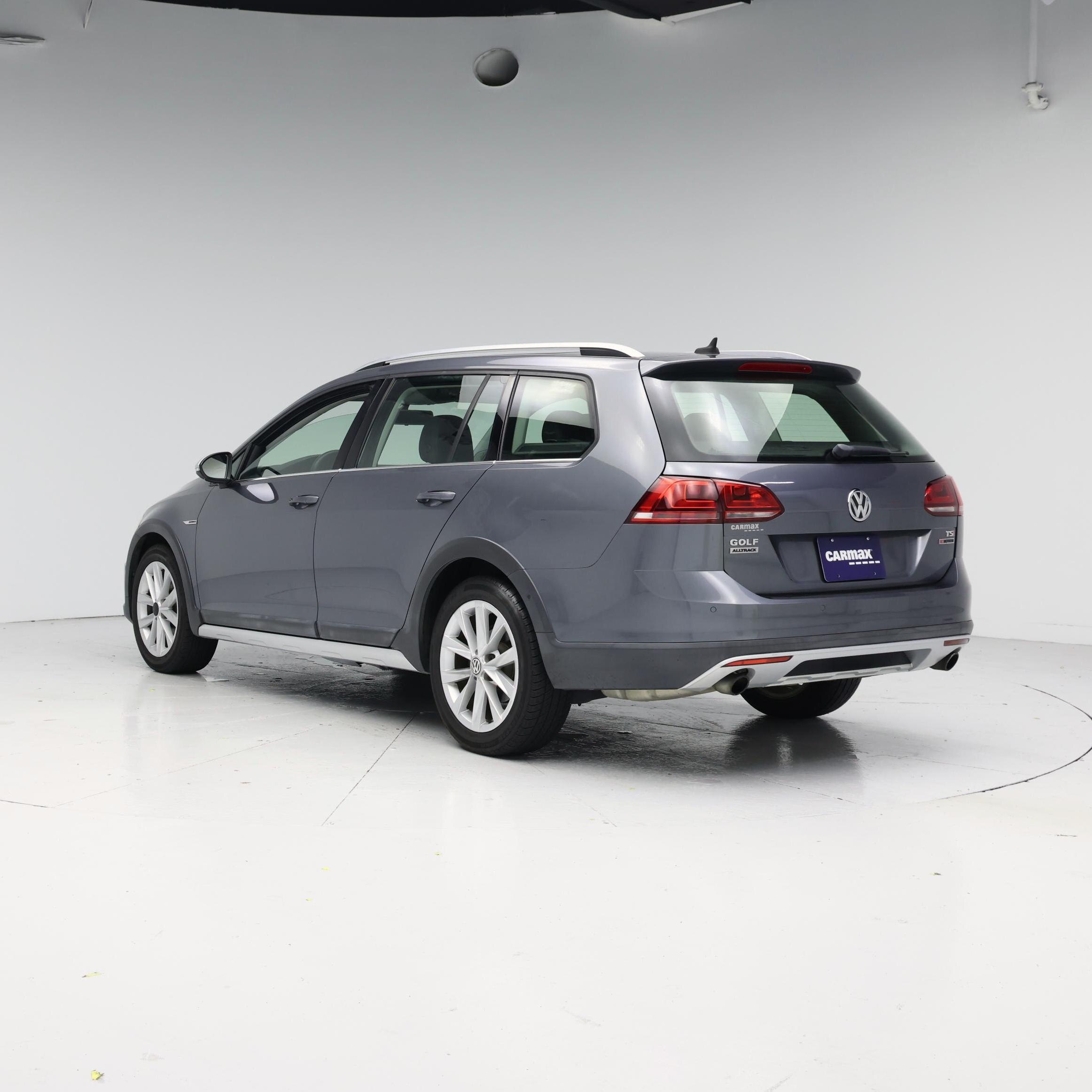 Thumbnail: 2017 Volkswagen Golf - 2
