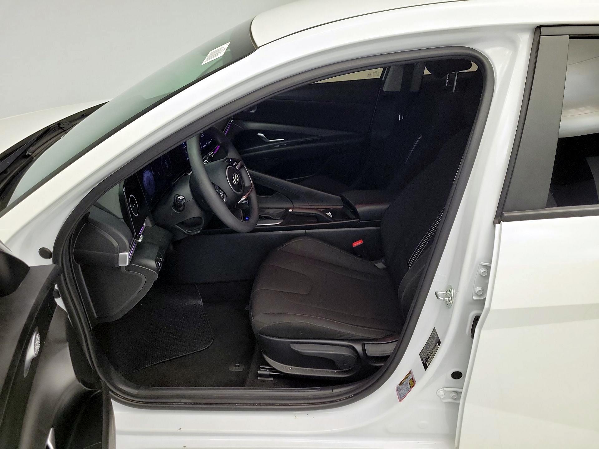 Thumbnail: 2024 Hyundai Elantra - 11