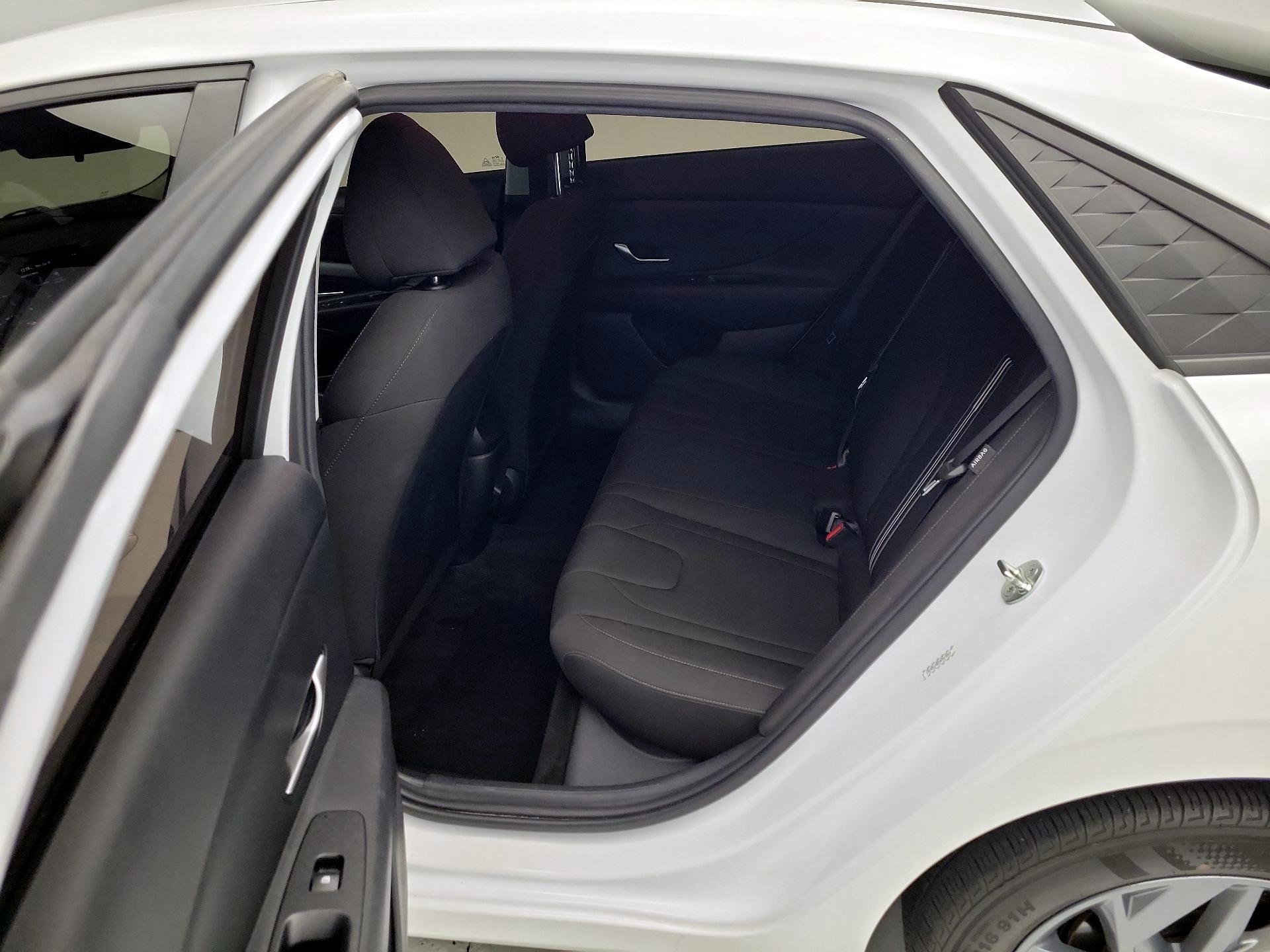 Thumbnail: 2024 Hyundai Elantra - 20