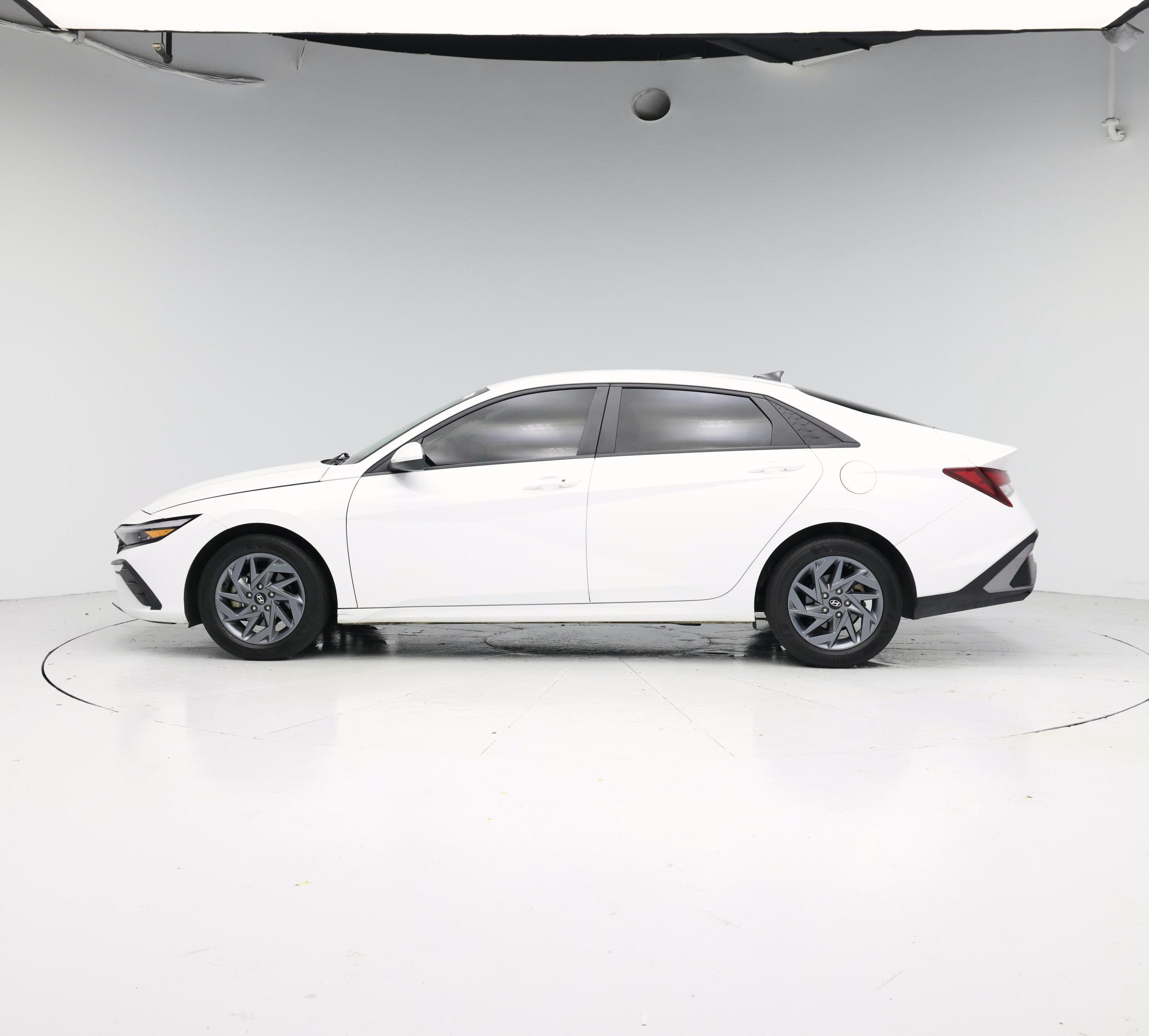 Thumbnail: 2024 Hyundai Elantra - 3