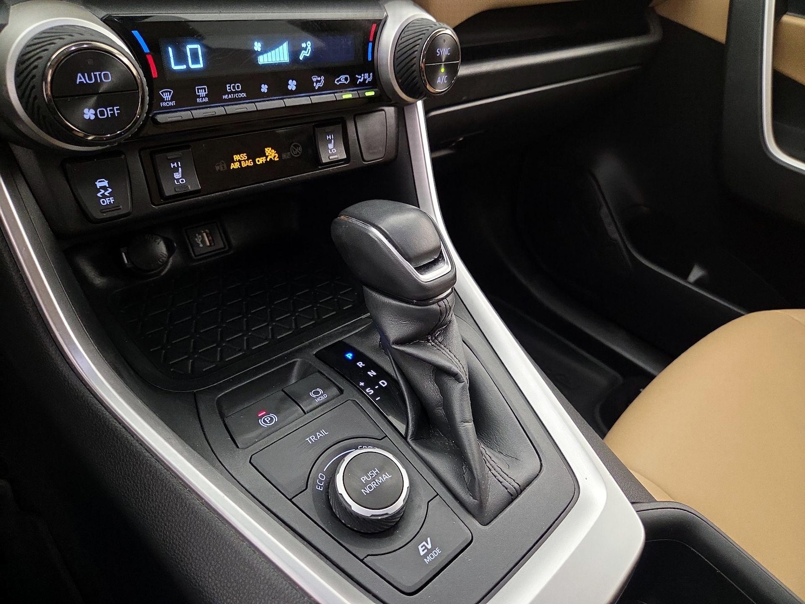 2023 Toyota RAV4 XLE Premium - Photo 18
