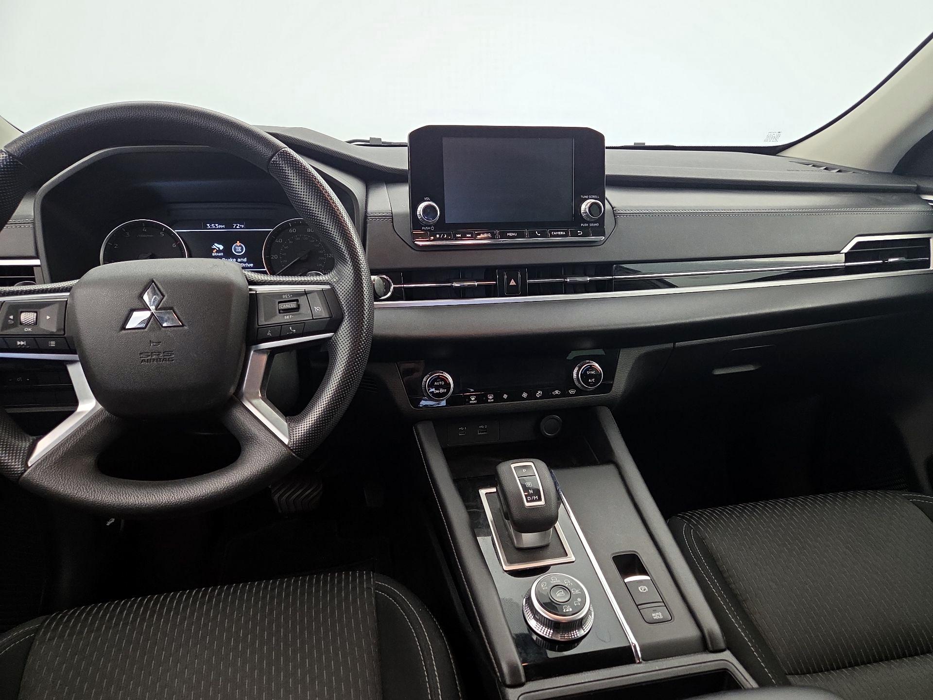 Thumbnail: 2022 Mitsubishi Outlander - 9