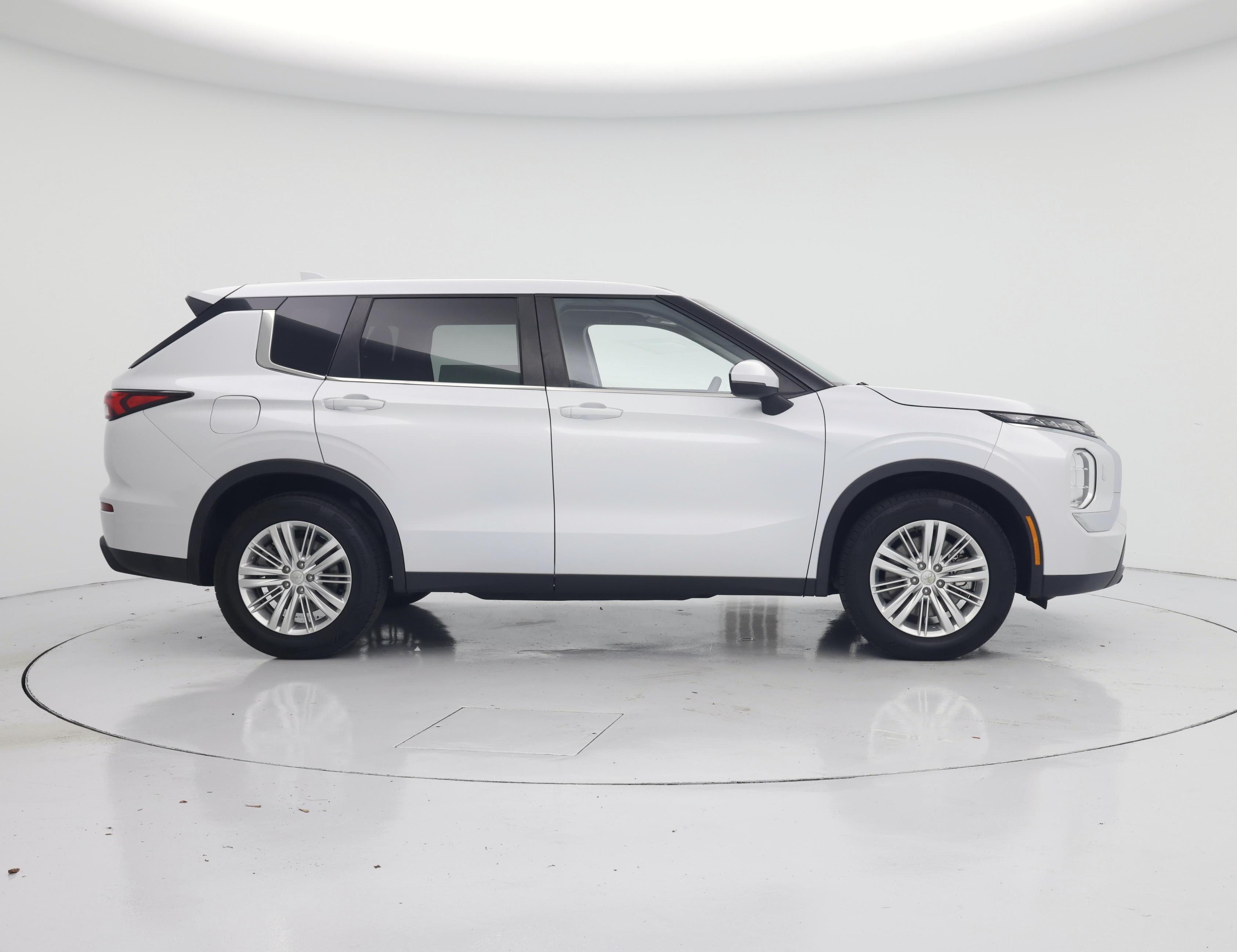 Thumbnail: 2022 Mitsubishi Outlander - 7